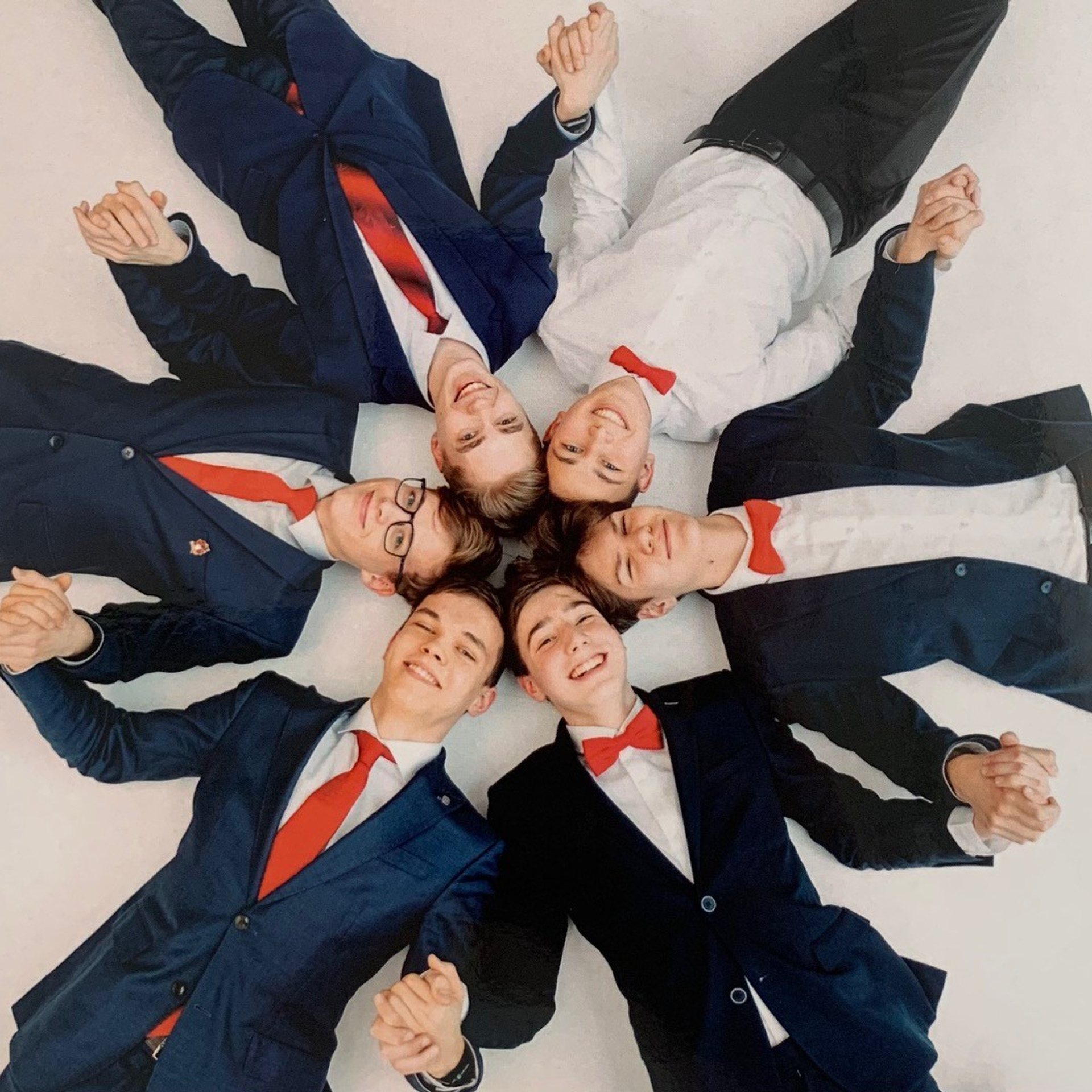 Отзывы о моей работе и готовых выпускных альбомах от Лапшиной Юлии. Лапшина Юлия — школьный фотограф в Нижнем Новгороде. Выпускные альбомы