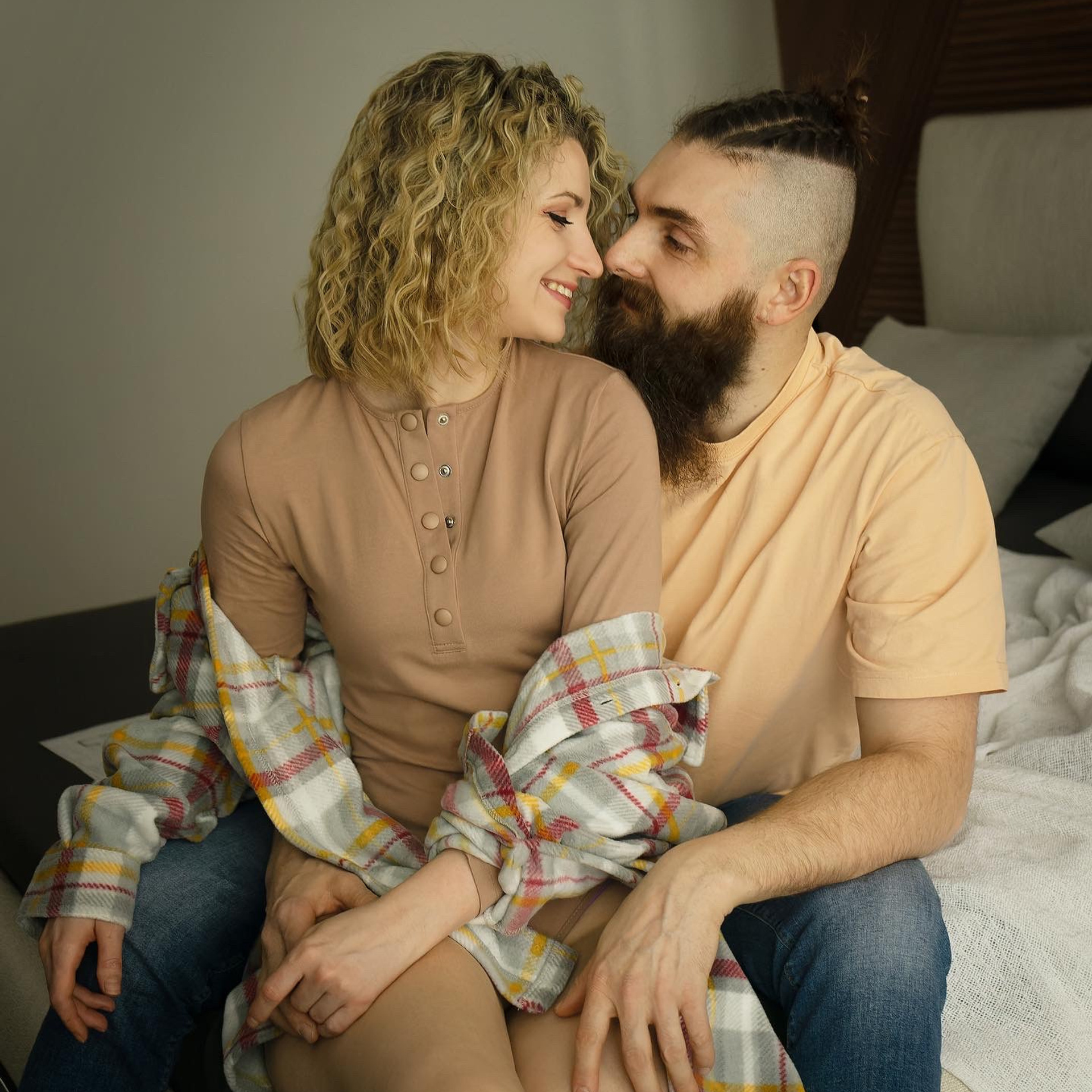 пара влюбленные девушка парень стильные нежности фотосессия семейная