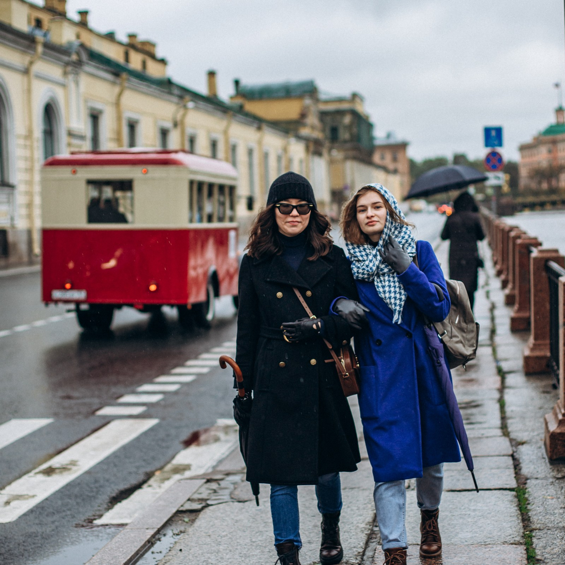 Александра и Анна в октябре