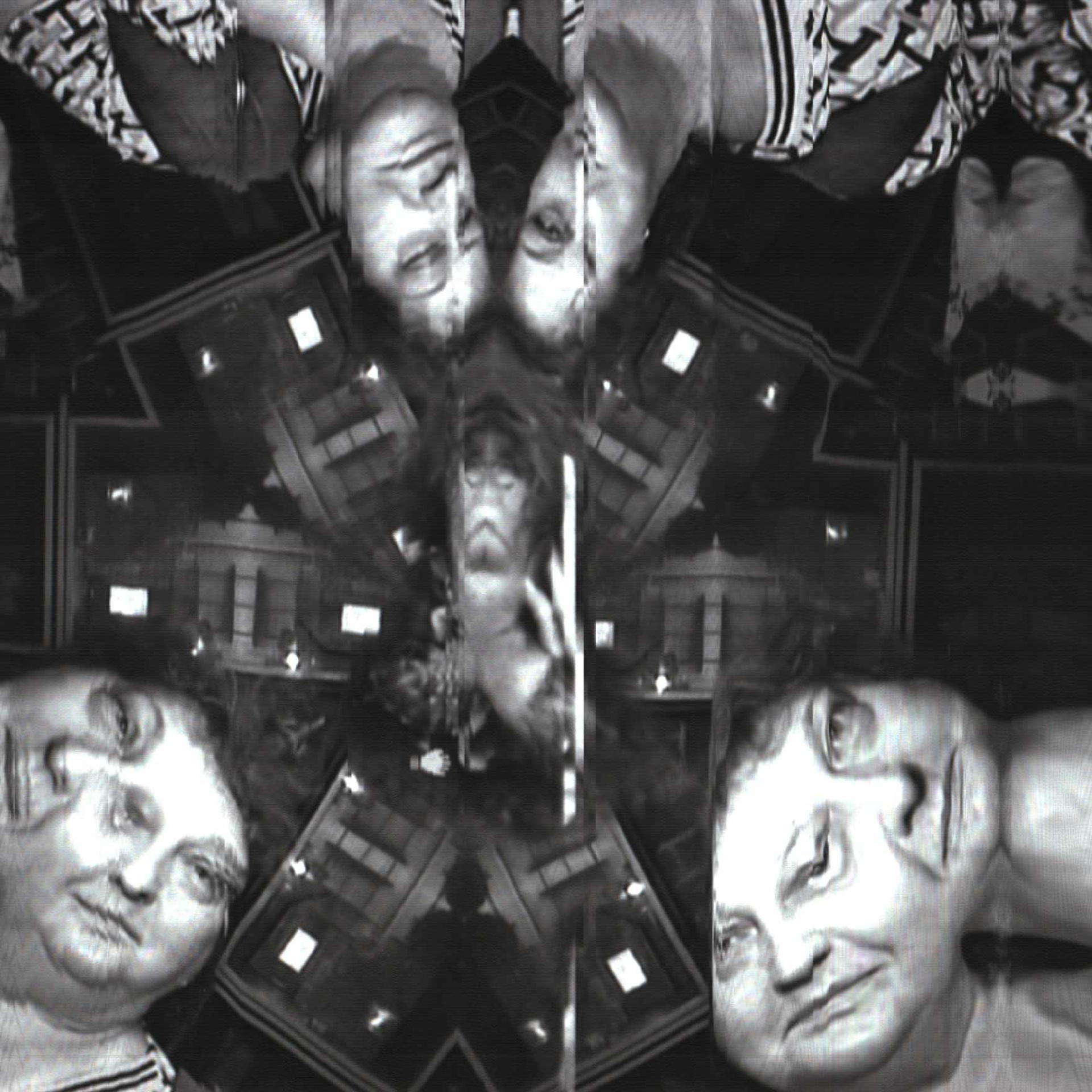 Fluxus Selfie Machine. Роман Ходырев — эзотериолог, художник, фотограф и музыкант. Санкт-Петербург, Рига