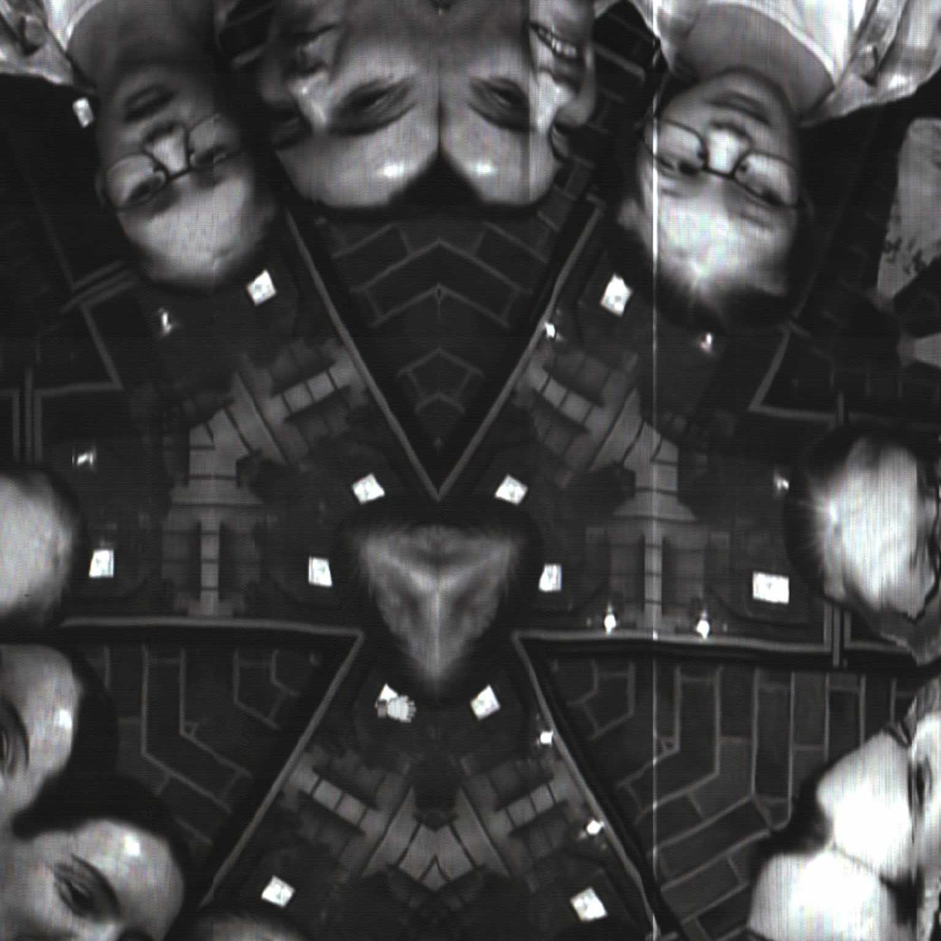 Fluxus Selfie Machine. Роман Ходырев — эзотериолог, художник, фотограф и музыкант. Санкт-Петербург, Рига