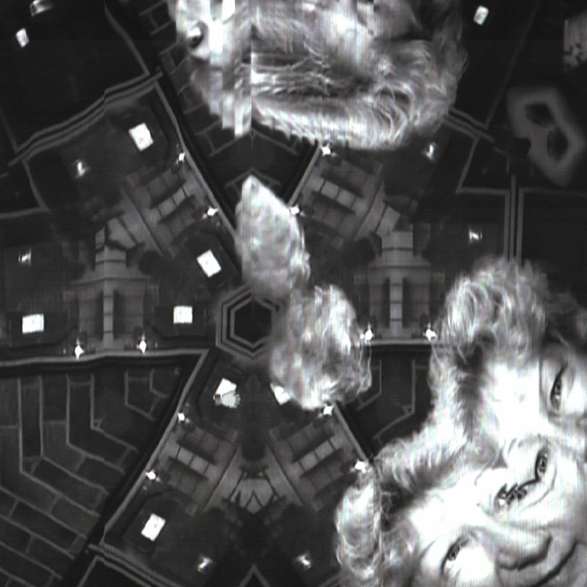 Fluxus Selfie Machine. Роман Ходырев — эзотериолог, художник, фотограф и музыкант. Санкт-Петербург, Рига