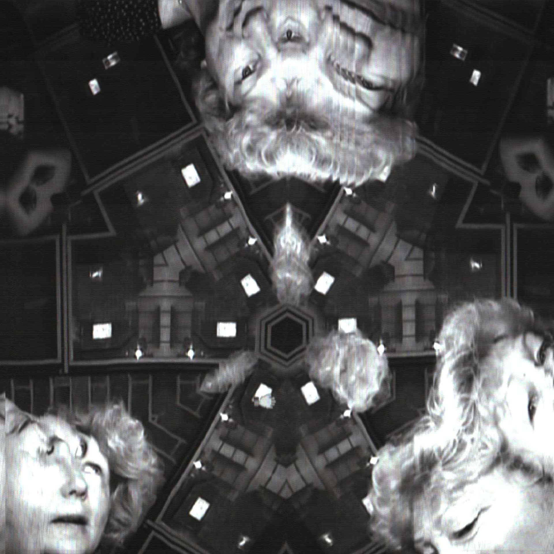 Fluxus Selfie Machine. Роман Ходырев — эзотериолог, художник, фотограф и музыкант. Санкт-Петербург, Рига