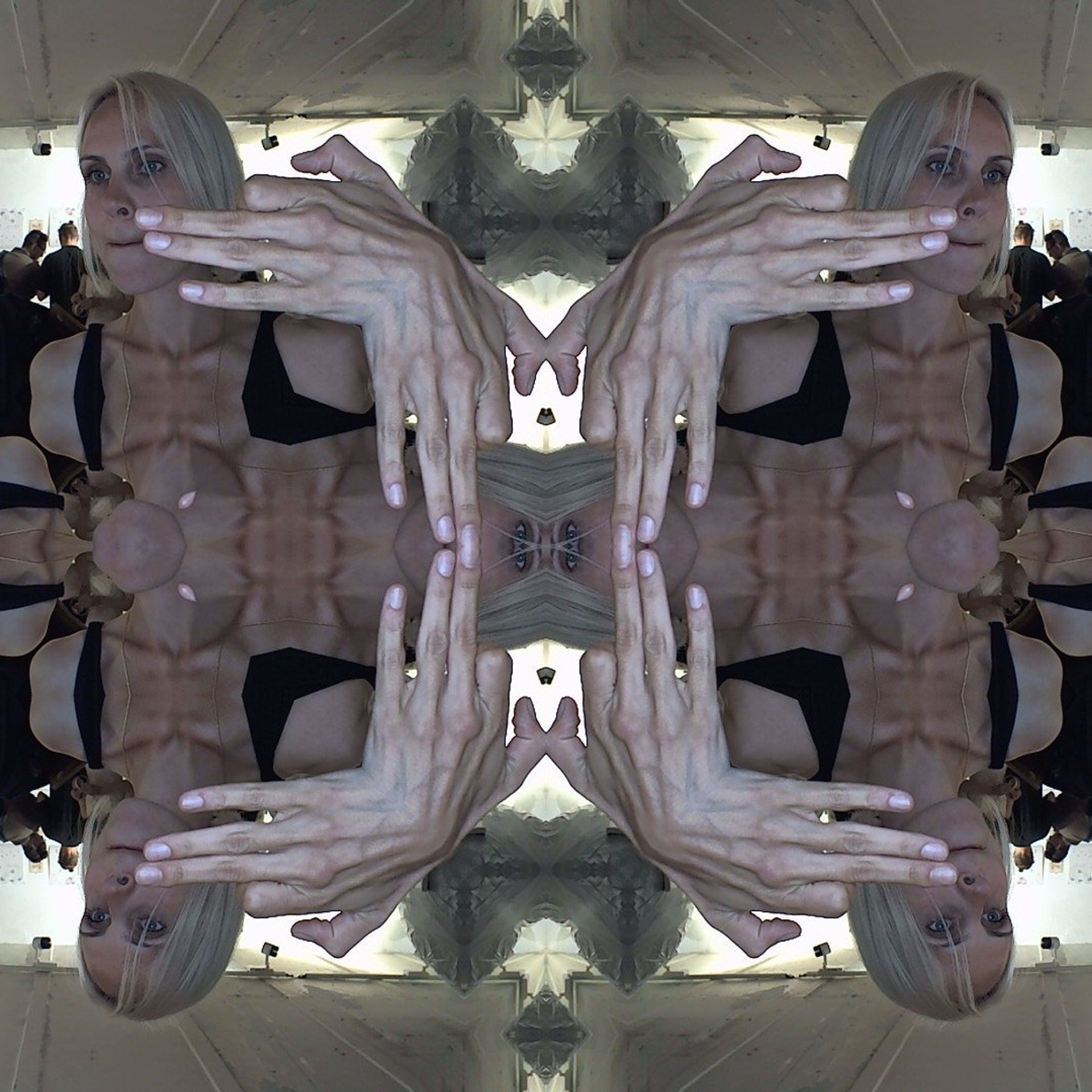 Fluxus Selfie Machine. Роман Ходырев — эзотериолог, художник, фотограф и музыкант. Санкт-Петербург, Рига