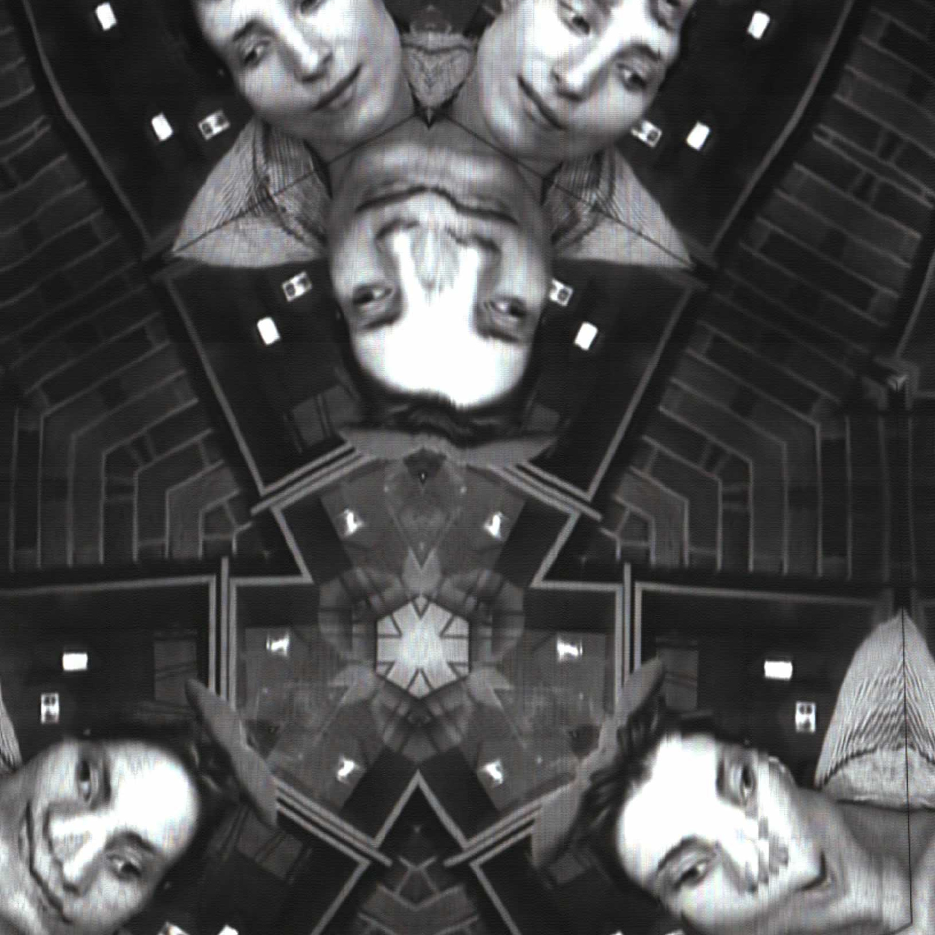 Fluxus Selfie Machine. Роман Ходырев — эзотериолог, художник, фотограф и музыкант. Санкт-Петербург, Рига