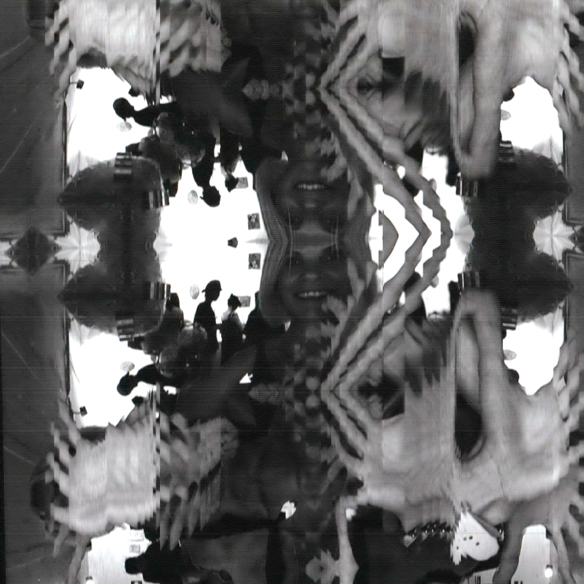 Fluxus Selfie Machine. Роман Ходырев — эзотериолог, художник, фотограф и музыкант. Санкт-Петербург, Рига