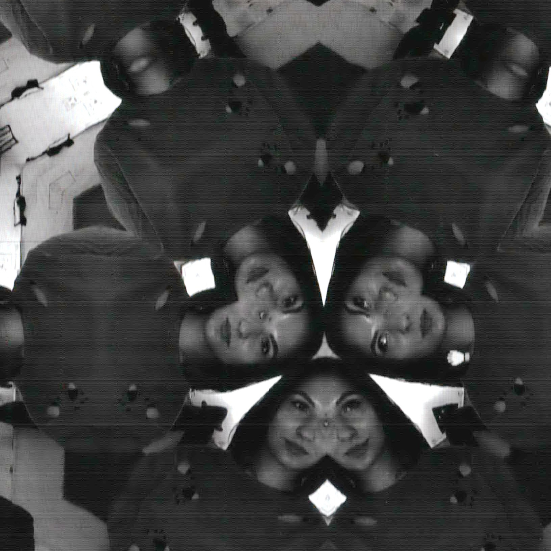 Fluxus Selfie Machine. Роман Ходырев — эзотериолог, художник, фотограф и музыкант. Санкт-Петербург, Рига