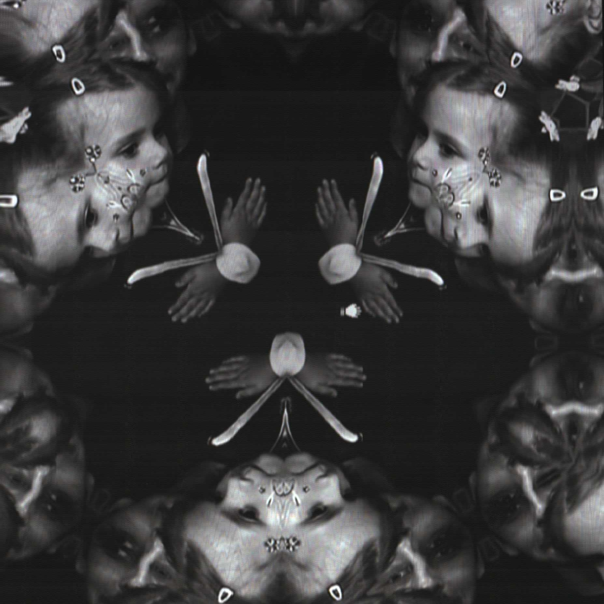 Fluxus Selfie Machine. Роман Ходырев — эзотериолог, художник, фотограф и музыкант. Санкт-Петербург, Рига