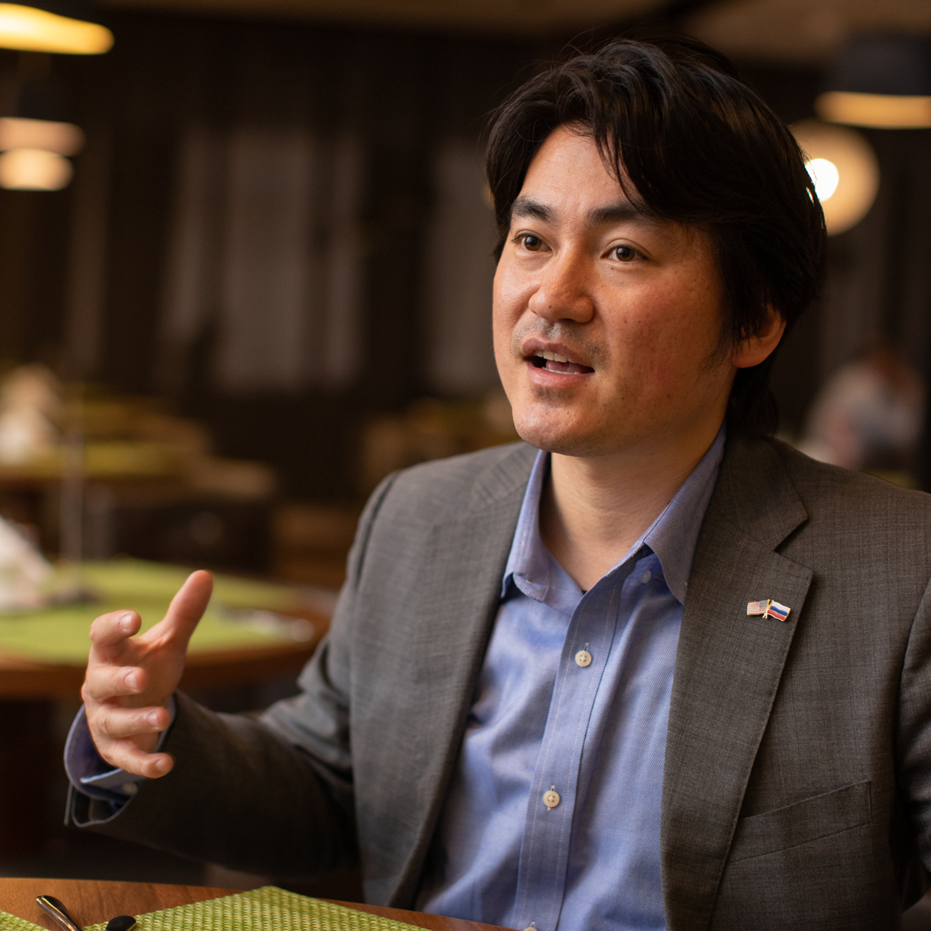 Син Коямада, актер, бизнес-интервью для Е1