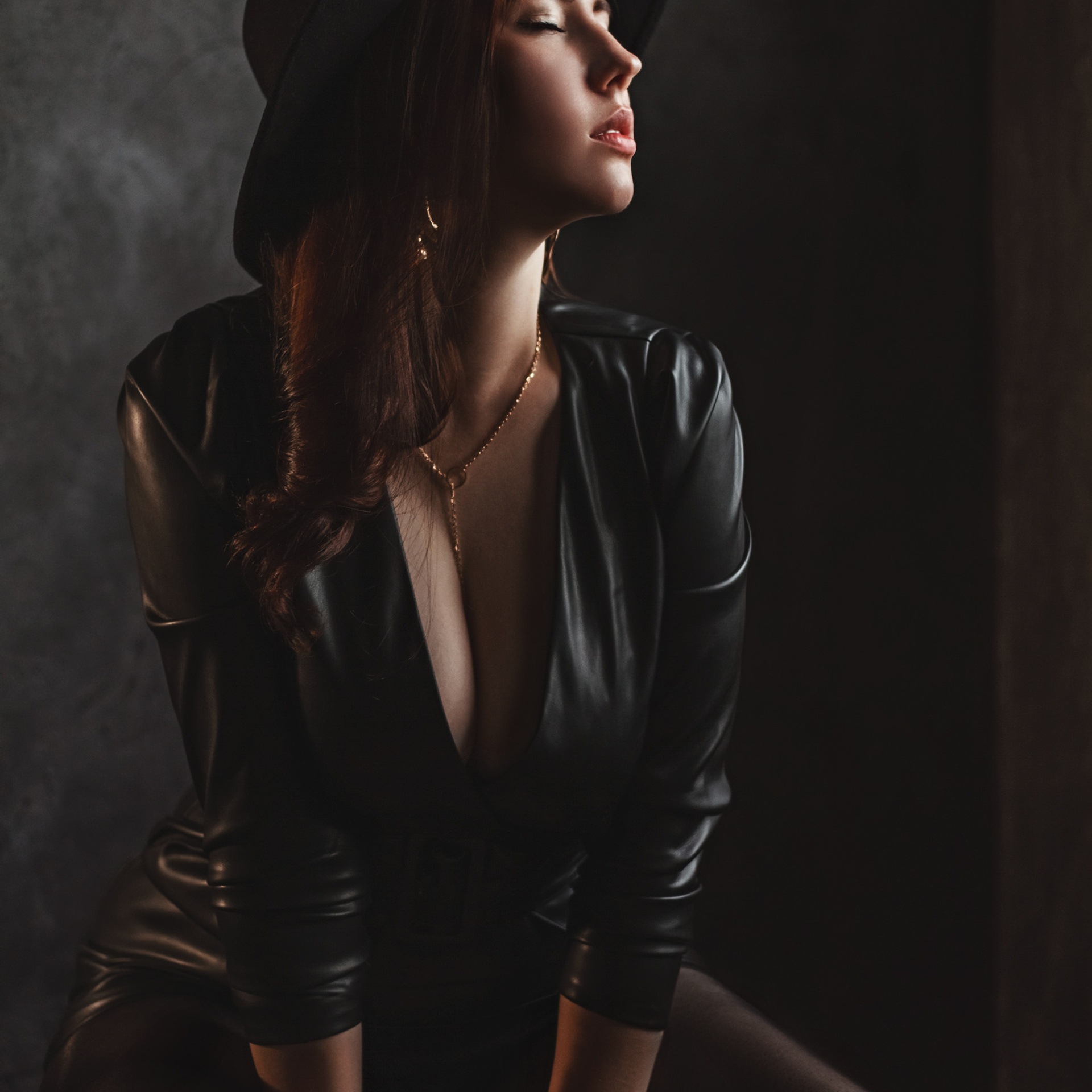 Женские портретные фотосессии в Москве от фотографа Анастасии Инвиш. Эротическая фотосессия в стилю ню в Москве — заказать ню фотосессию от 19 800 руб!