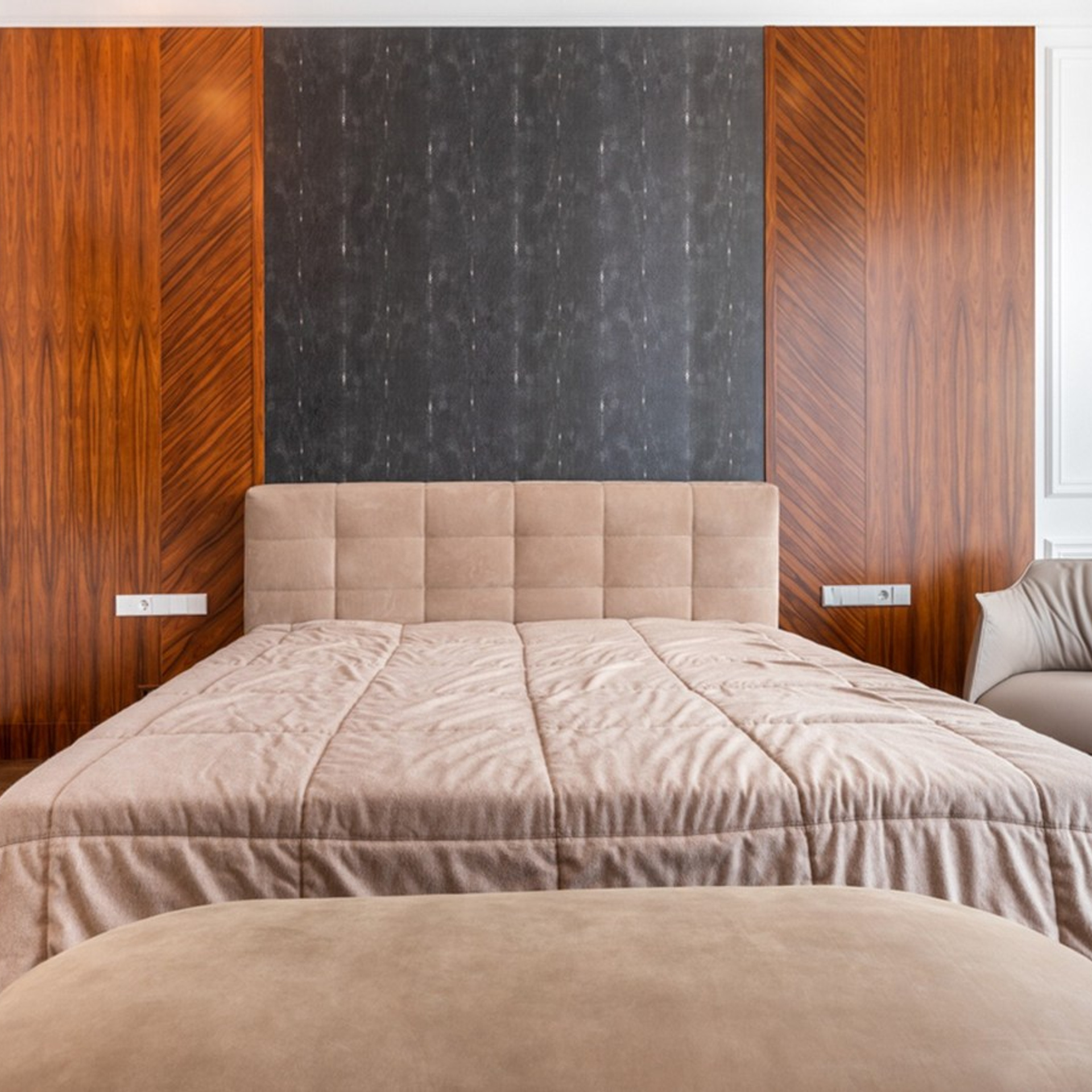 Стоимость фотосъемки недвижимости. Видеосъемка и фотосъемка свадеб. Фотограф и оператор на свадьбу. Видеосъемка подкастов, собственная видео-фотостудии. Предметная фотосъемка