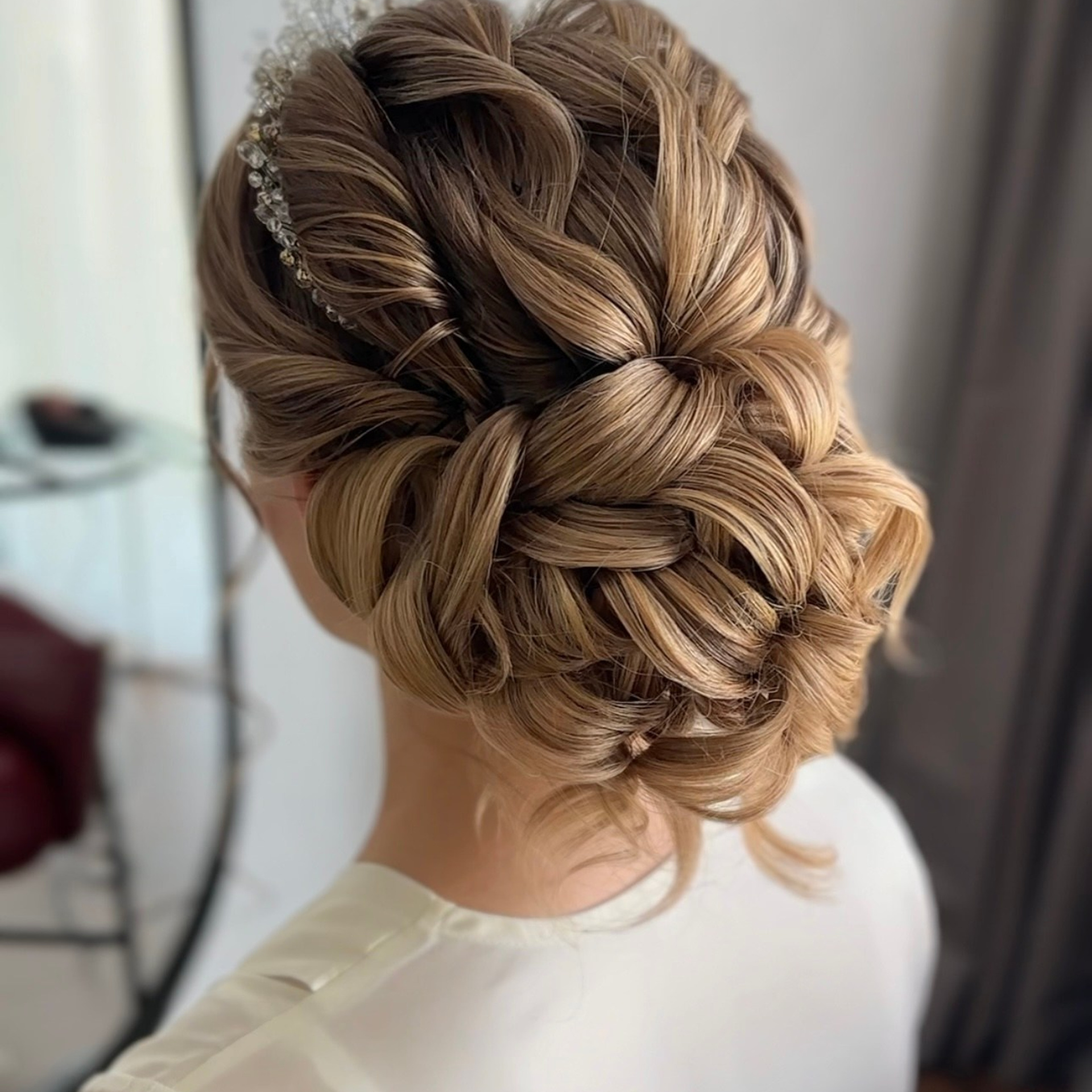 Низкий текстурный объемный текстурный пучок из локонов