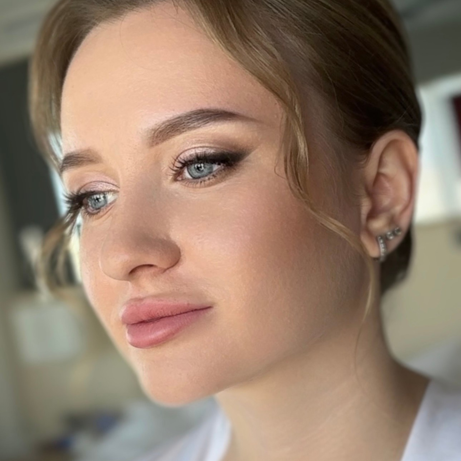 Свадебный макияж с растушеванной стрелкой