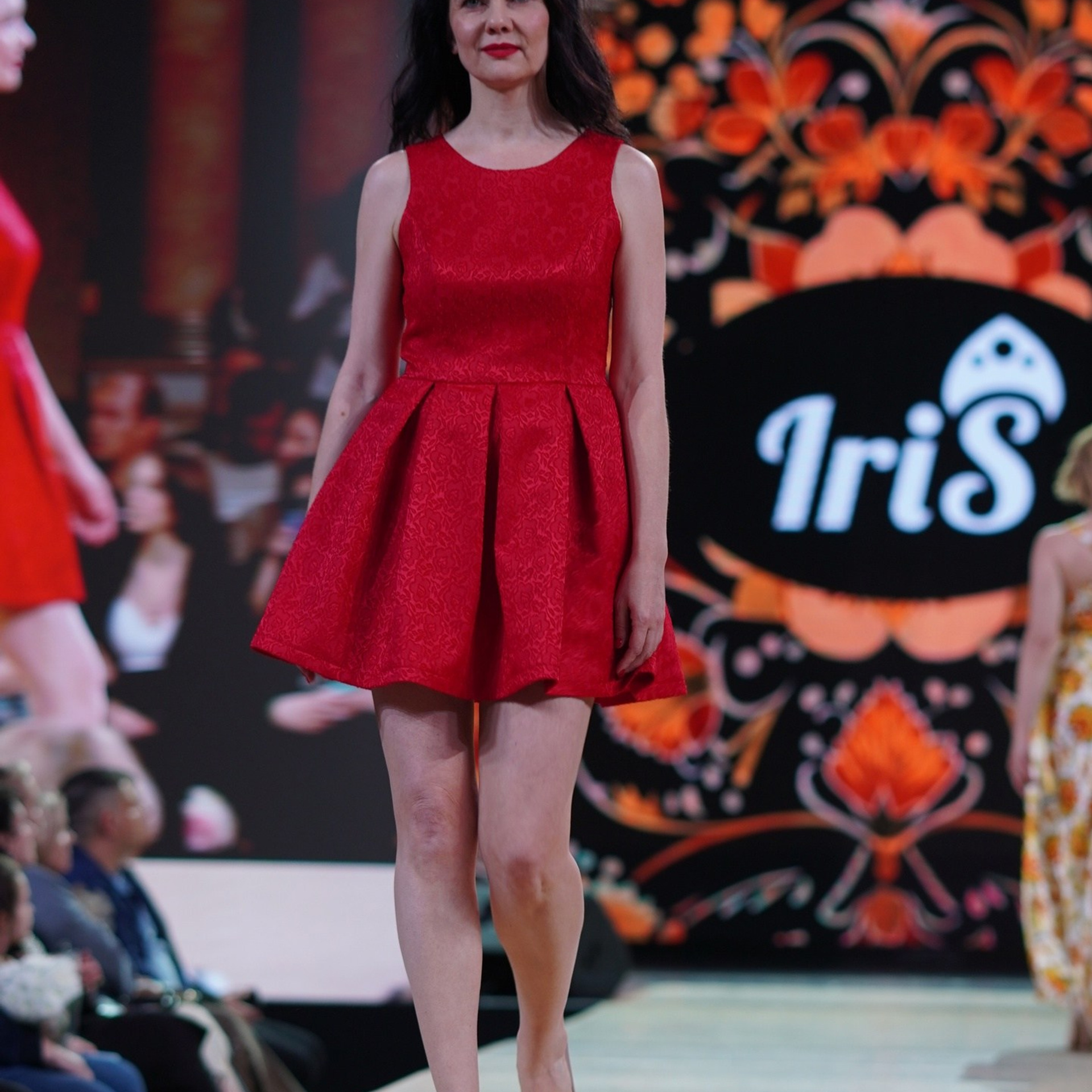 Платье из жаккарда короткое. Бренд одежды IriS