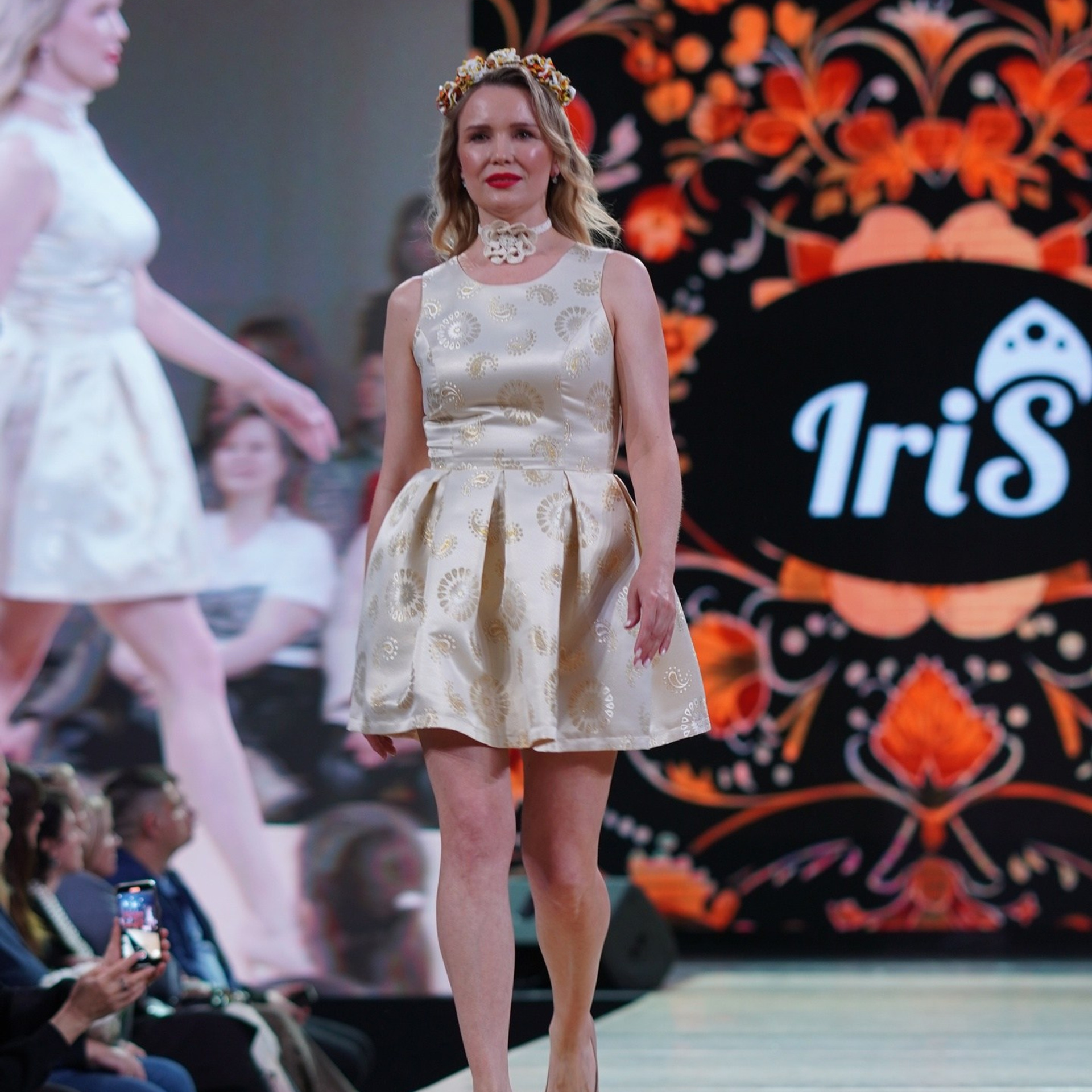 Платье из жаккарда короткое. Бренд одежды IriS