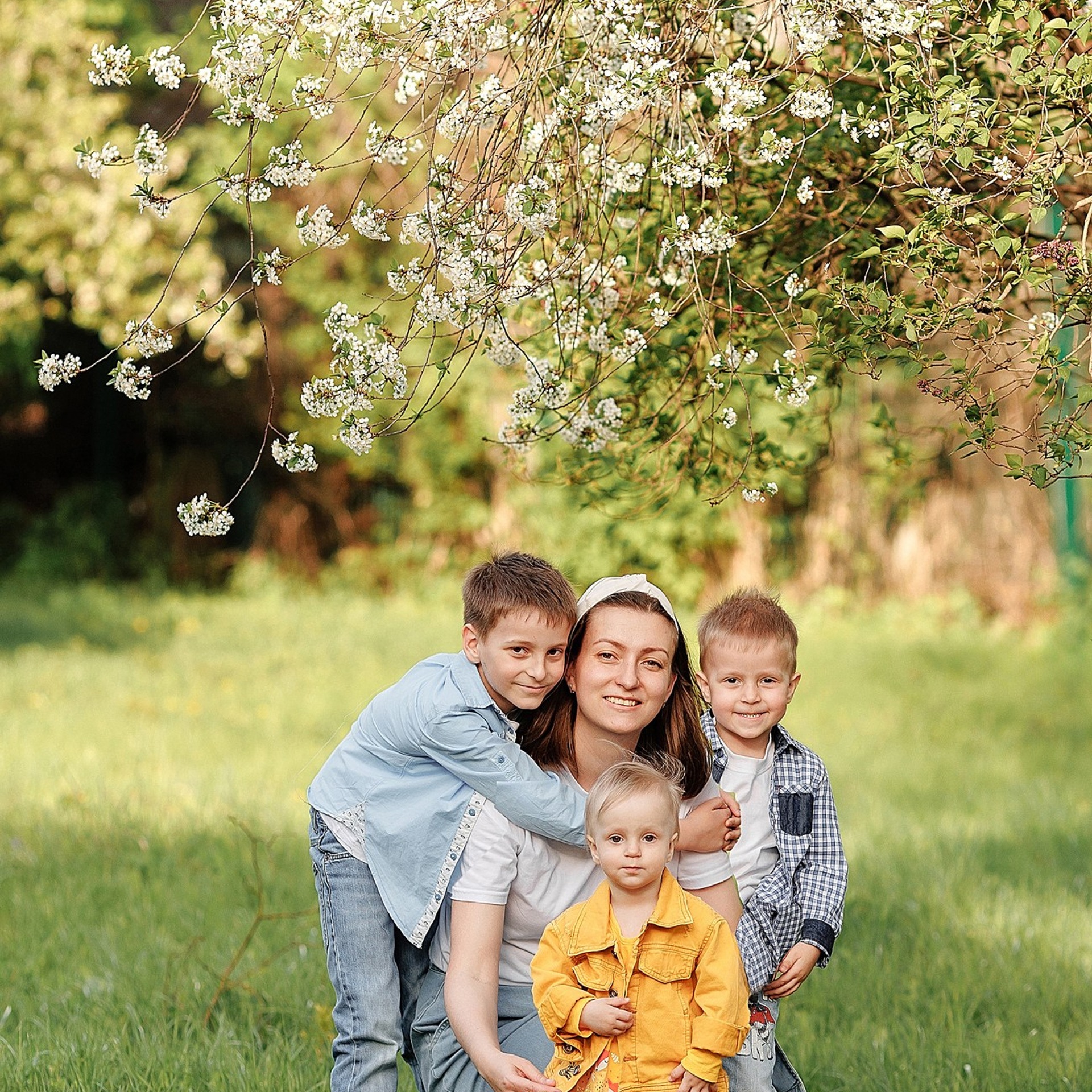 Прогулка в яблоневом саду