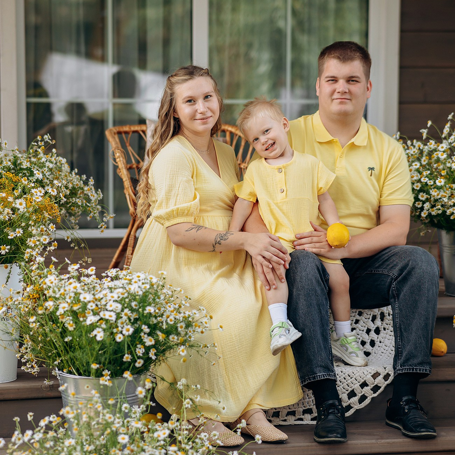 Ромашки у фотодома. В ожидании