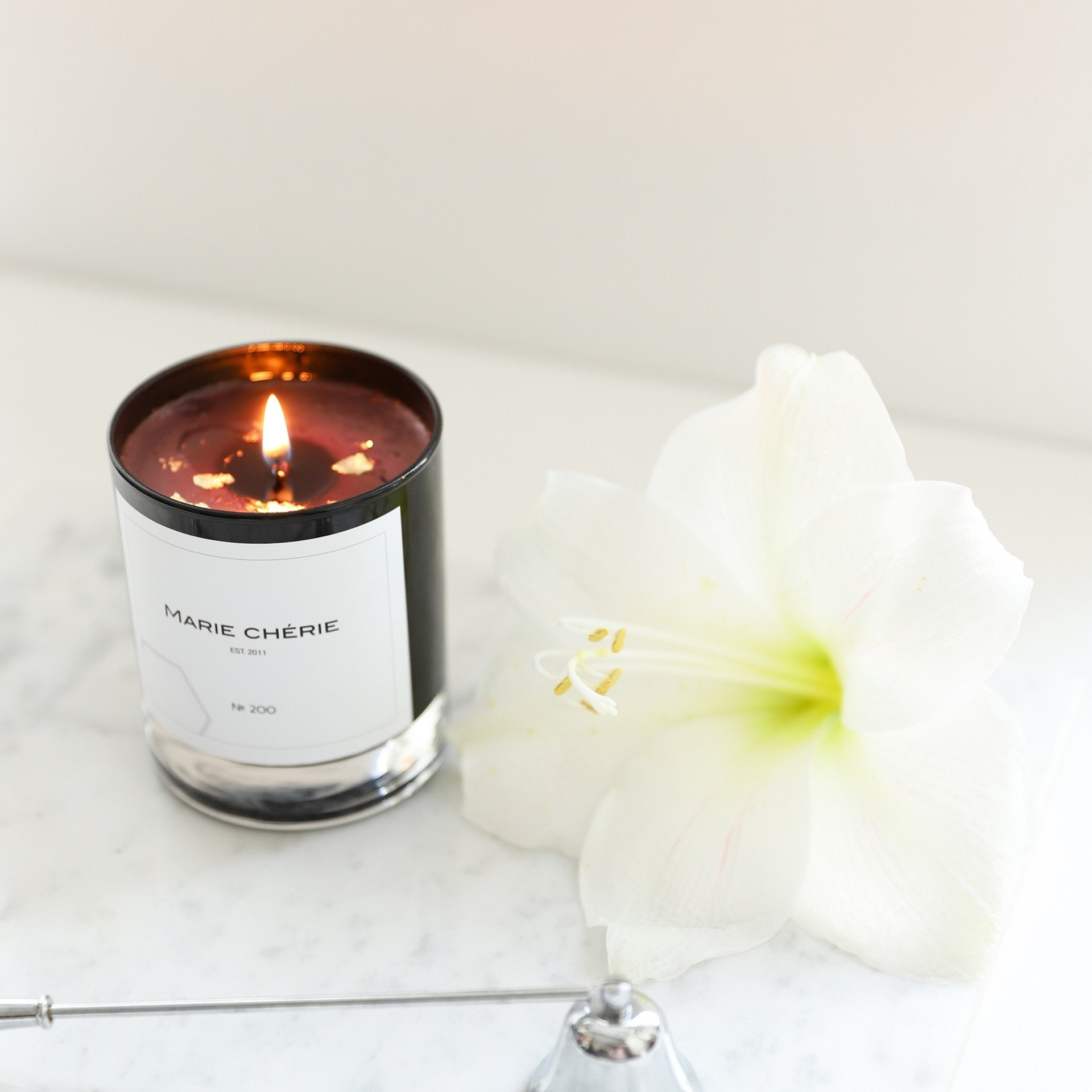 Свечи и спреи. ФОТОГРАФ ОКСАНА БРЭДШОУ