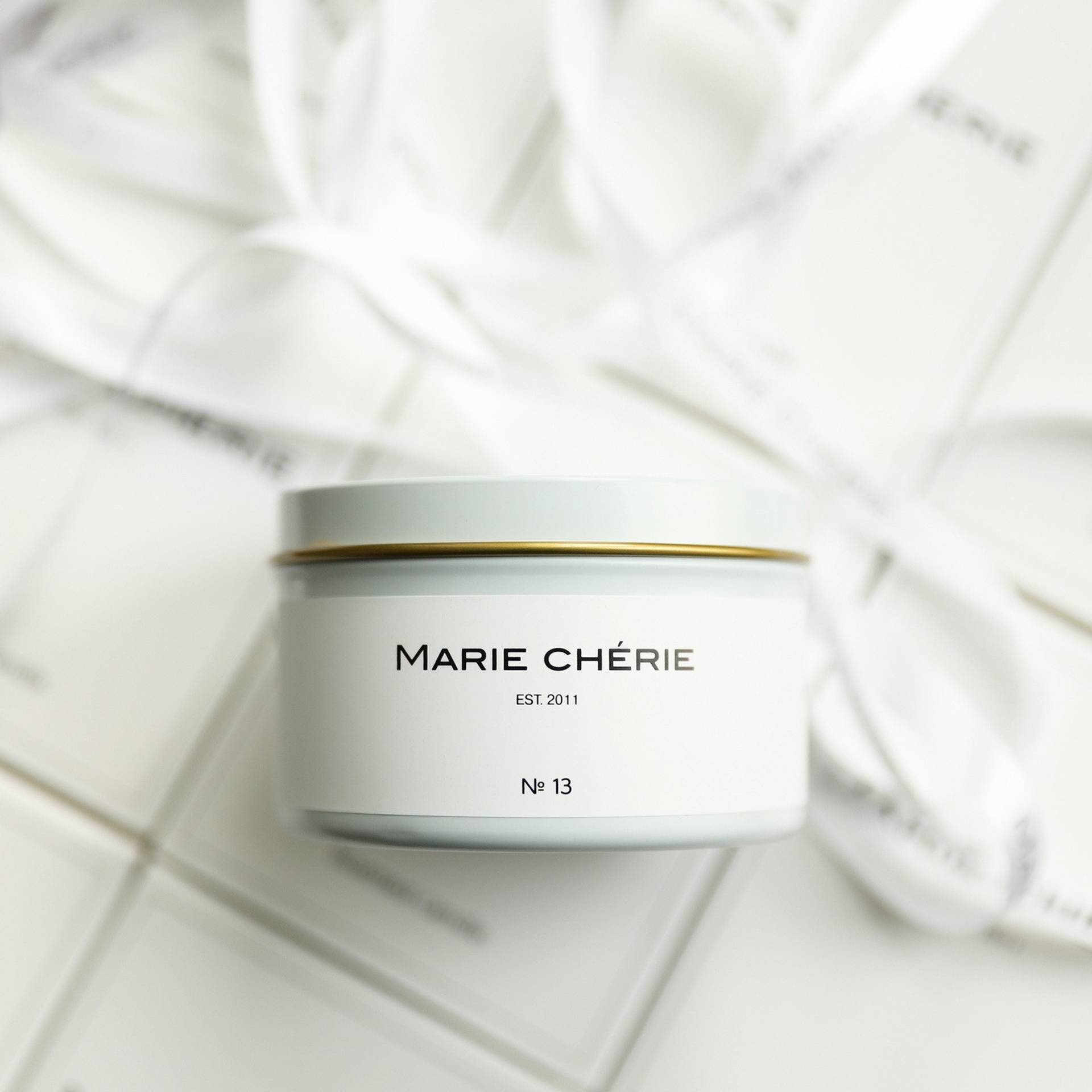 Свечи и спреи. ФОТОГРАФ ОКСАНА БРЭДШОУ