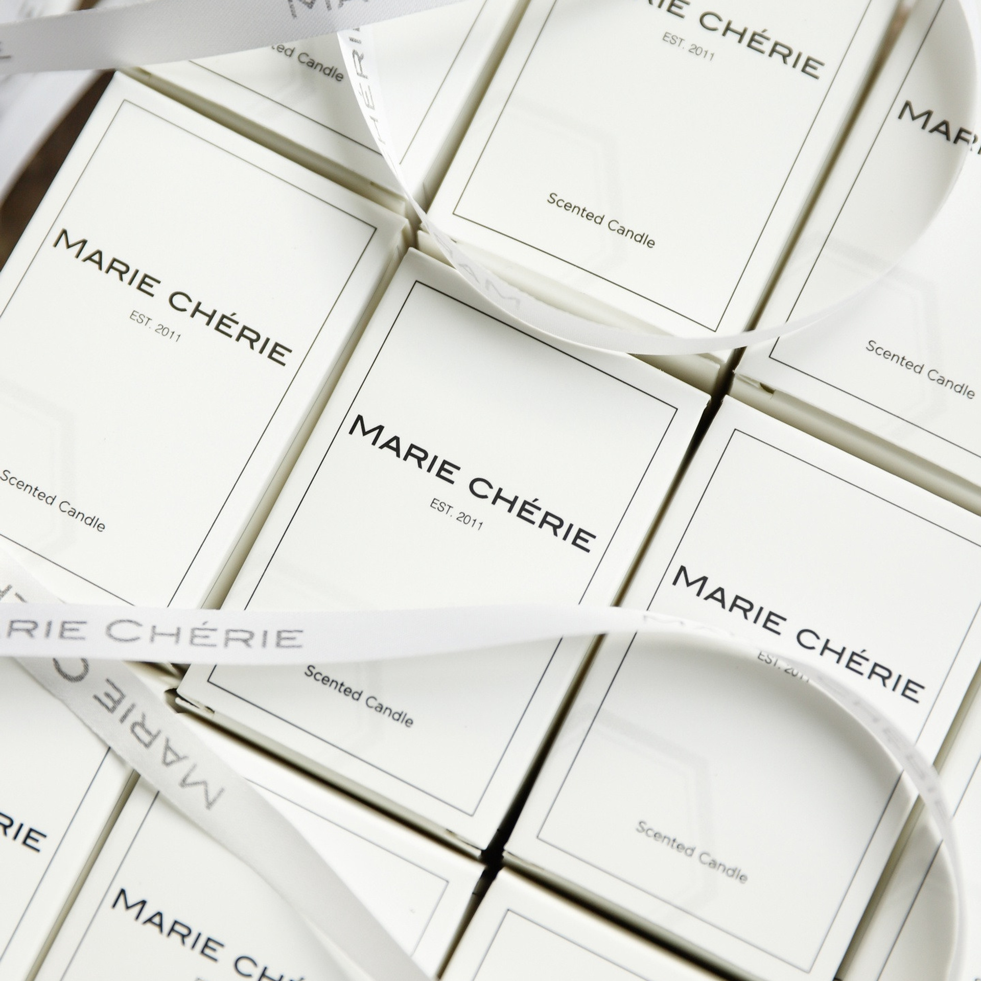 Свечи и спреи. ФОТОГРАФ ОКСАНА БРЭДШОУ