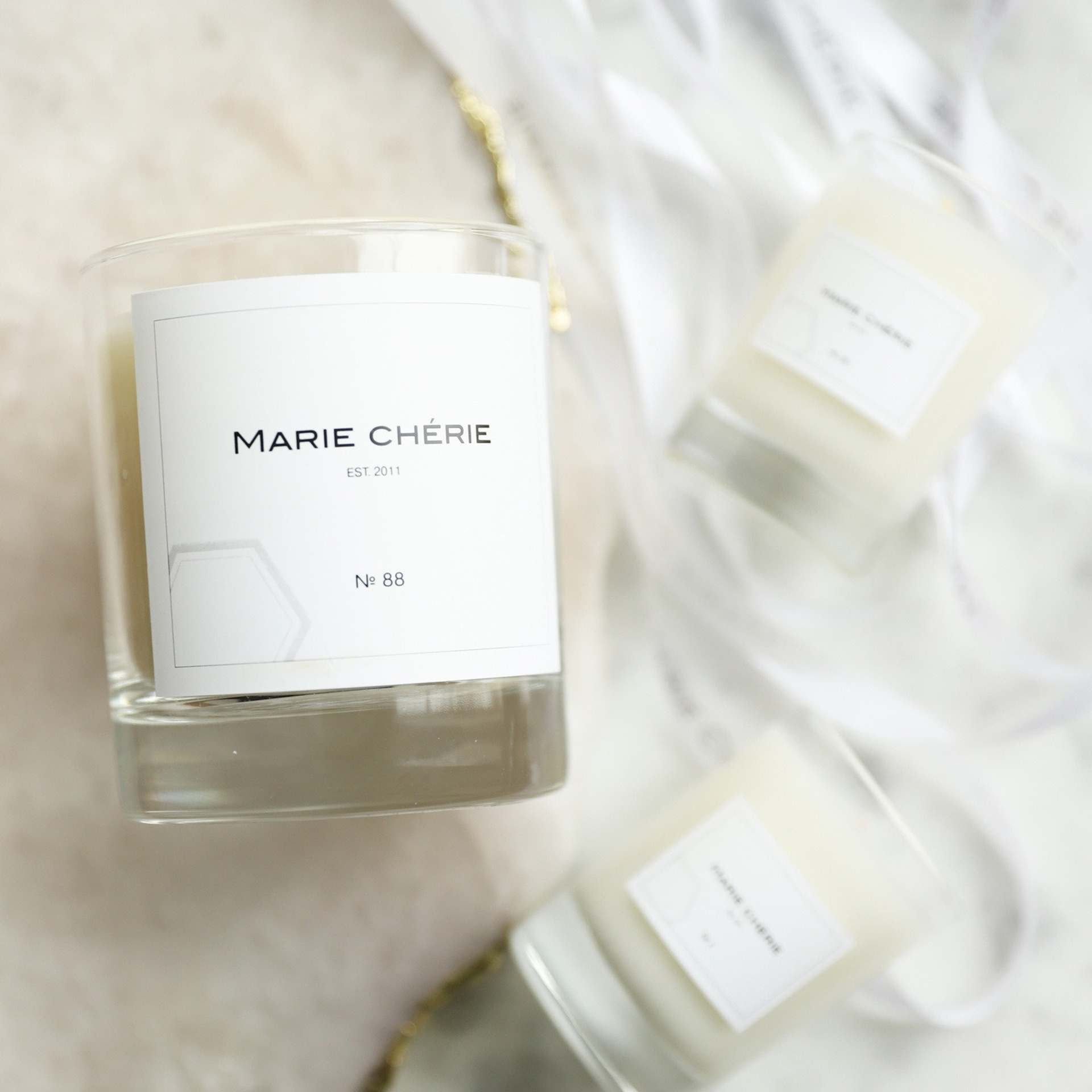 Свечи и спреи. ФОТОГРАФ ОКСАНА БРЭДШОУ