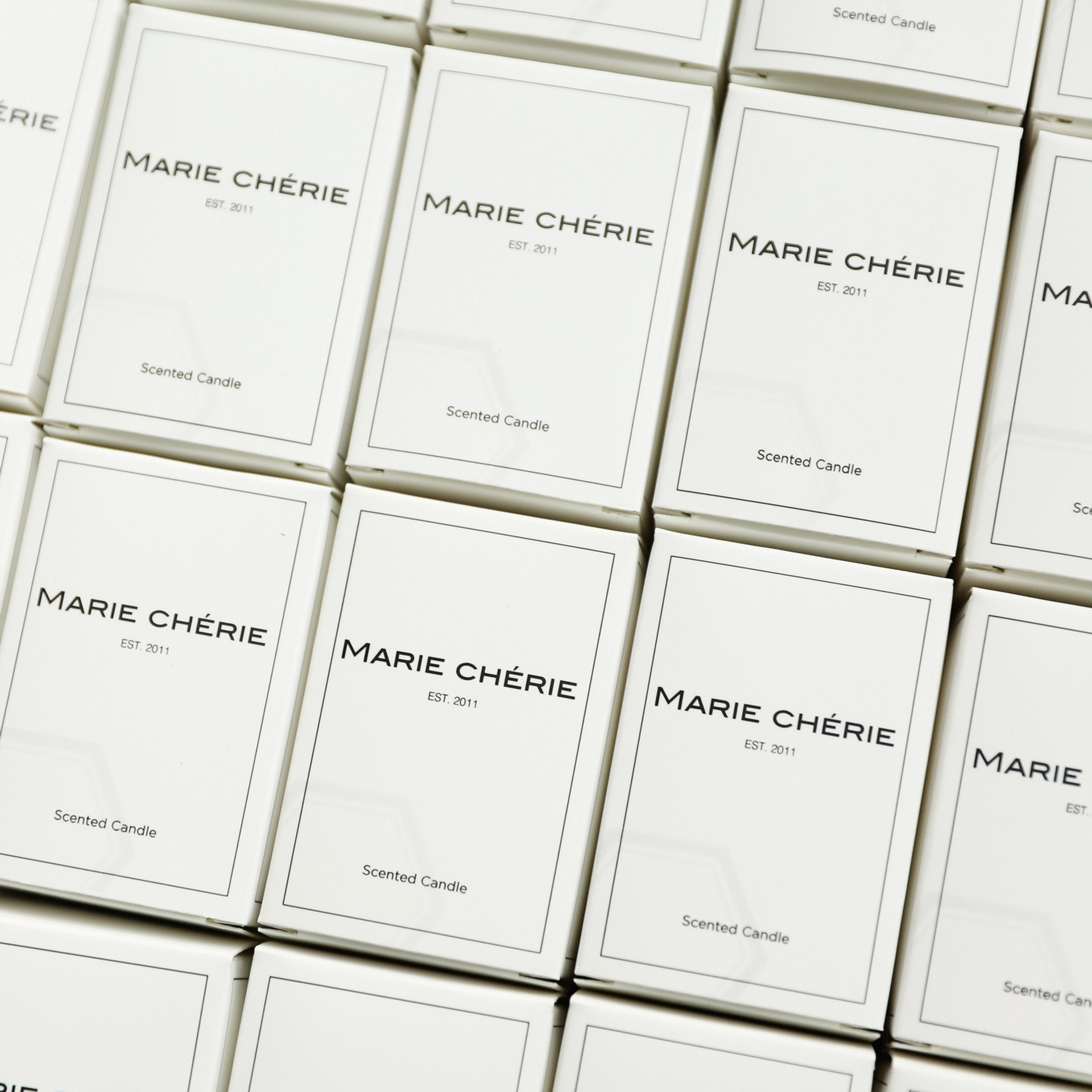 Свечи и спреи. ФОТОГРАФ ОКСАНА БРЭДШОУ