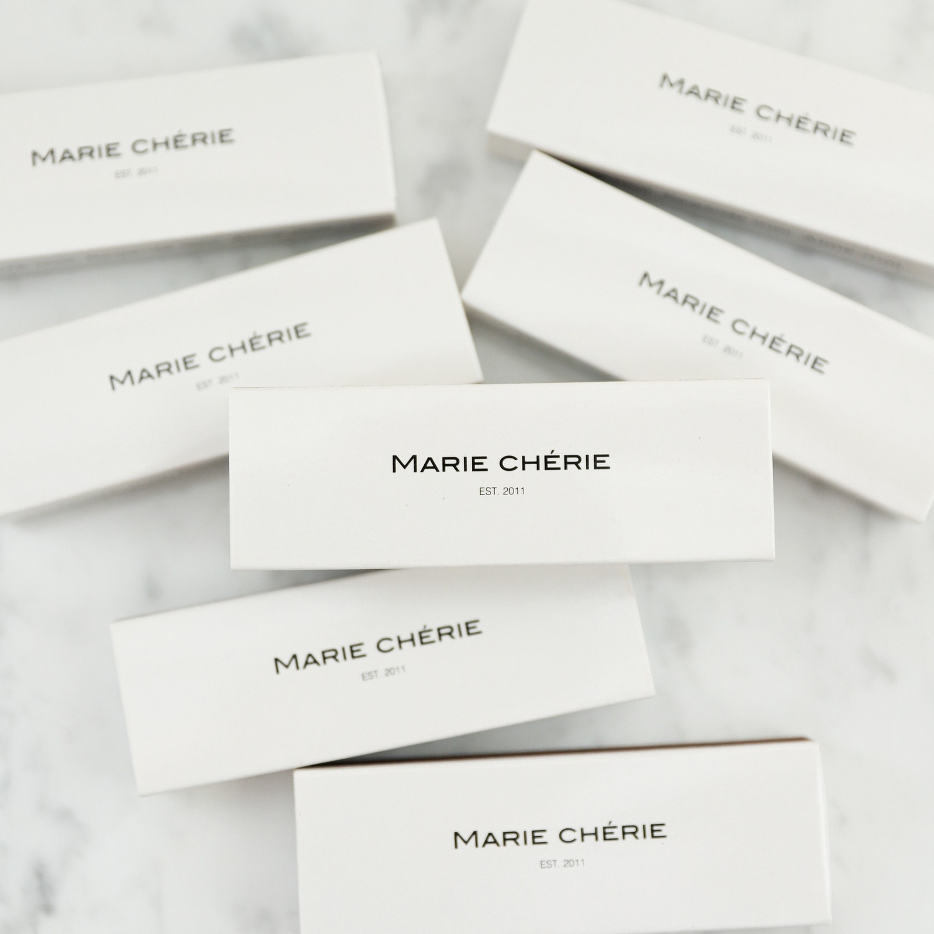 Свечи и спреи. ФОТОГРАФ ОКСАНА БРЭДШОУ