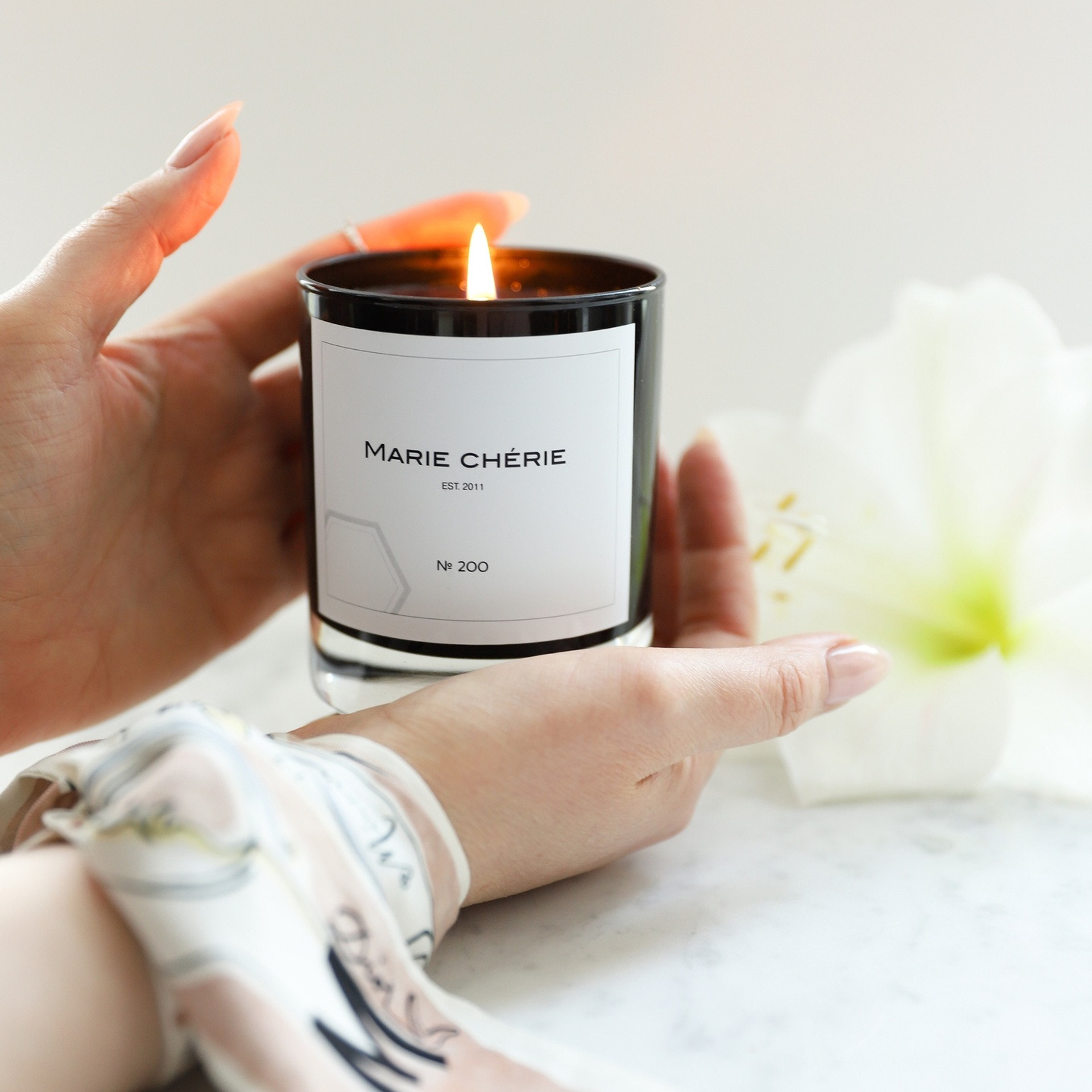 Свечи и спреи. ФОТОГРАФ ОКСАНА БРЭДШОУ