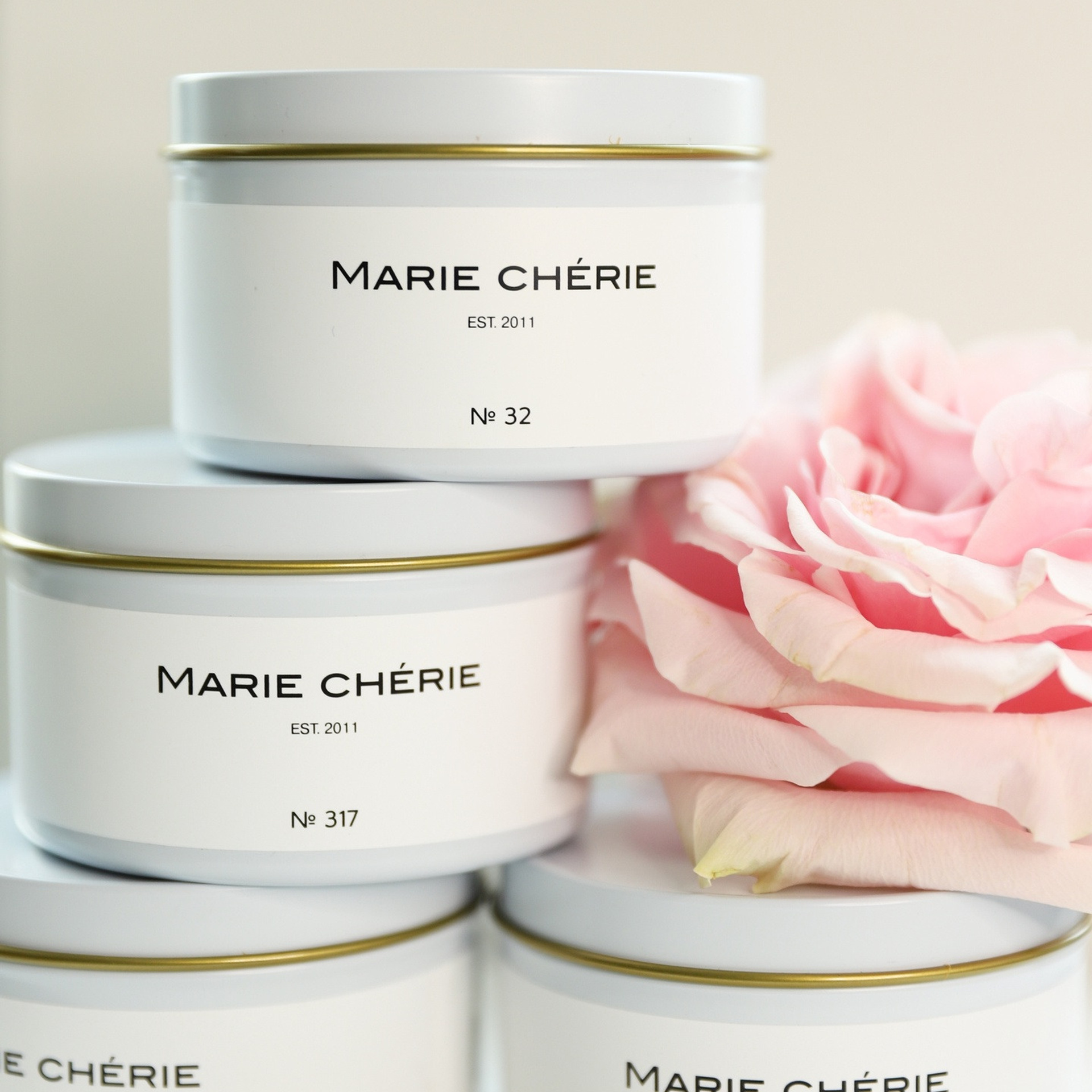 Свечи и спреи. ФОТОГРАФ ОКСАНА БРЭДШОУ