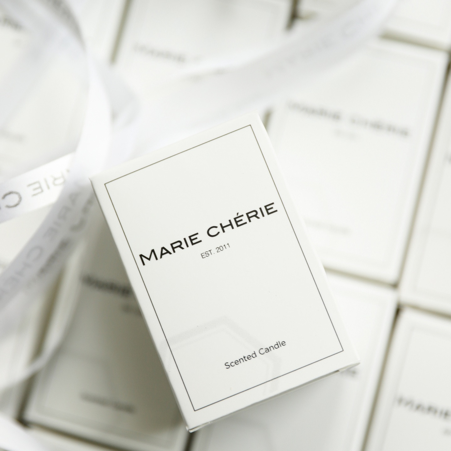 Свечи и спреи. ФОТОГРАФ ОКСАНА БРЭДШОУ