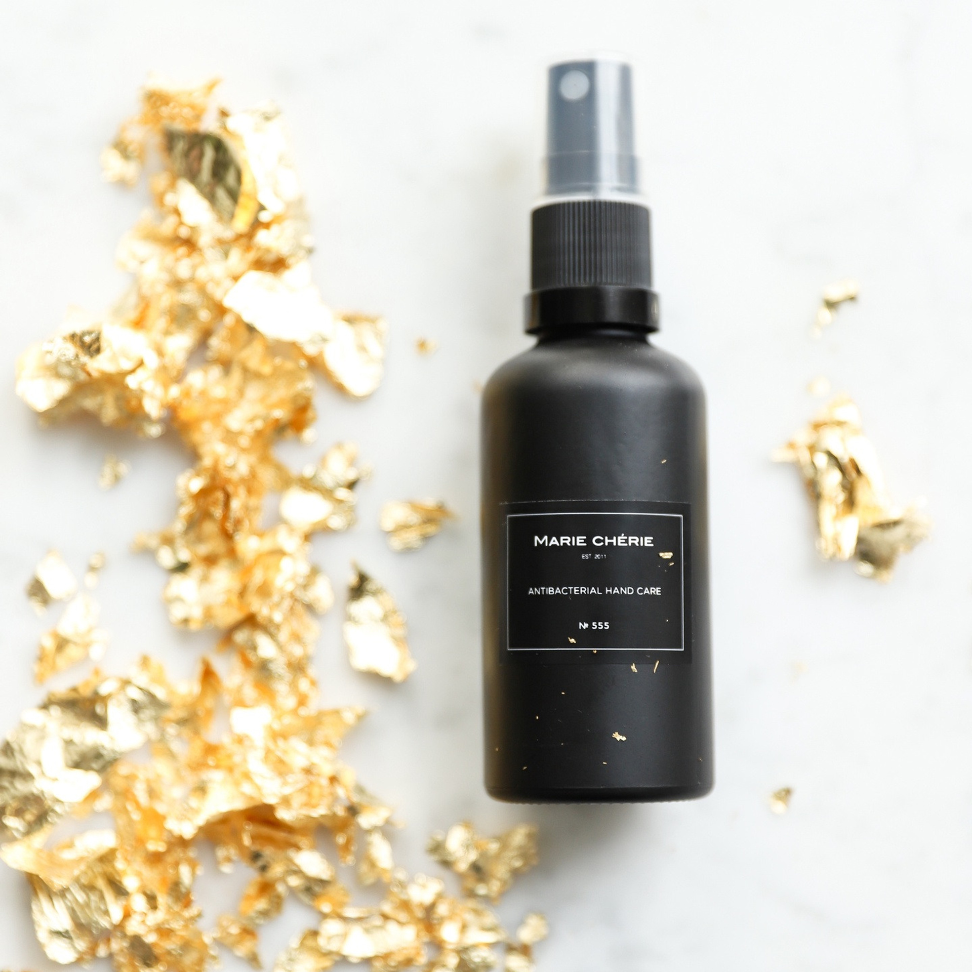 Свечи и спреи. ФОТОГРАФ ОКСАНА БРЭДШОУ