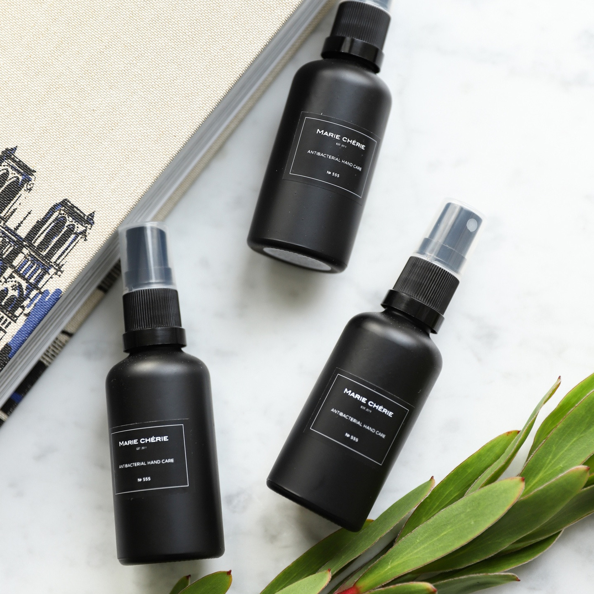 Свечи и спреи. ФОТОГРАФ ОКСАНА БРЭДШОУ