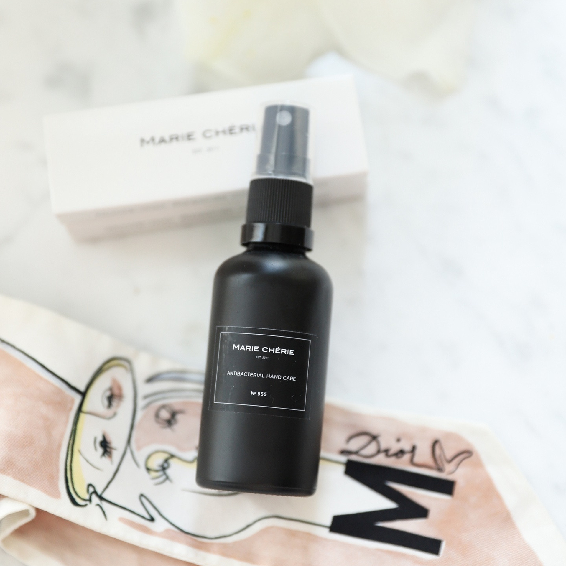 Свечи и спреи. ФОТОГРАФ ОКСАНА БРЭДШОУ