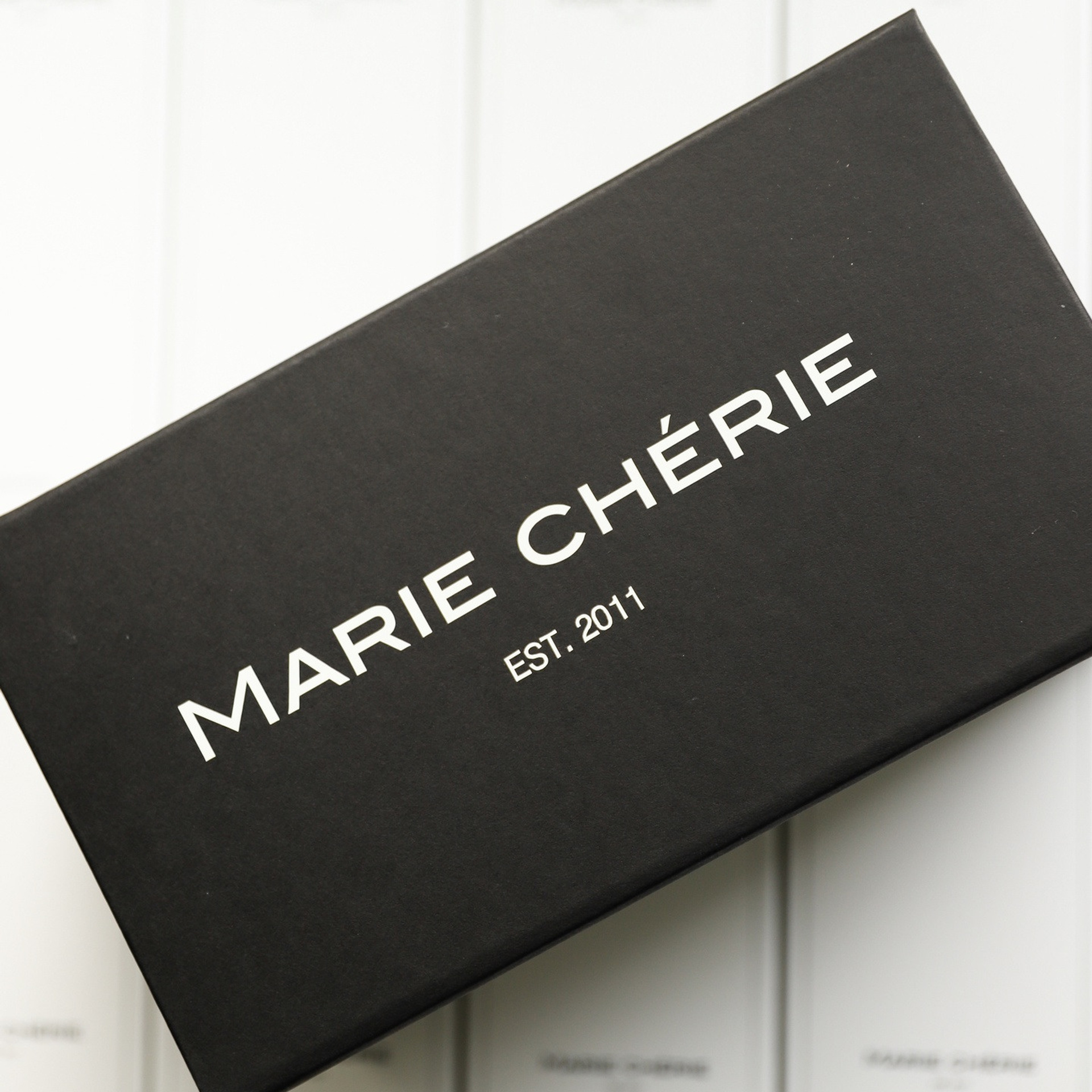 Свечи и спреи. ФОТОГРАФ ОКСАНА БРЭДШОУ