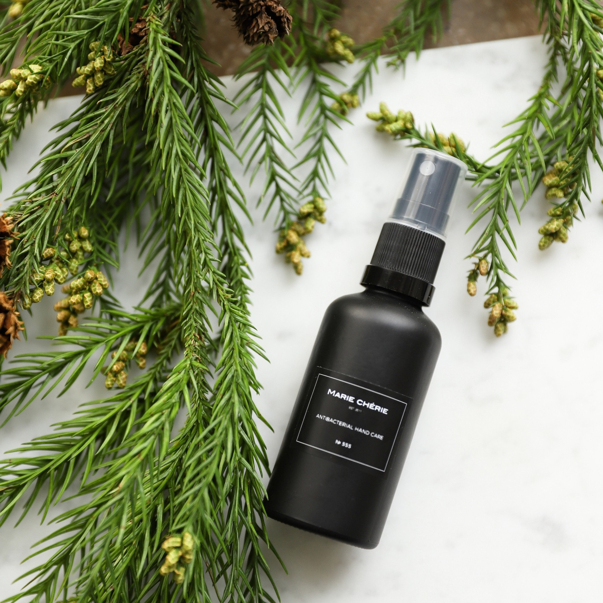 Свечи и спреи. ФОТОГРАФ ОКСАНА БРЭДШОУ