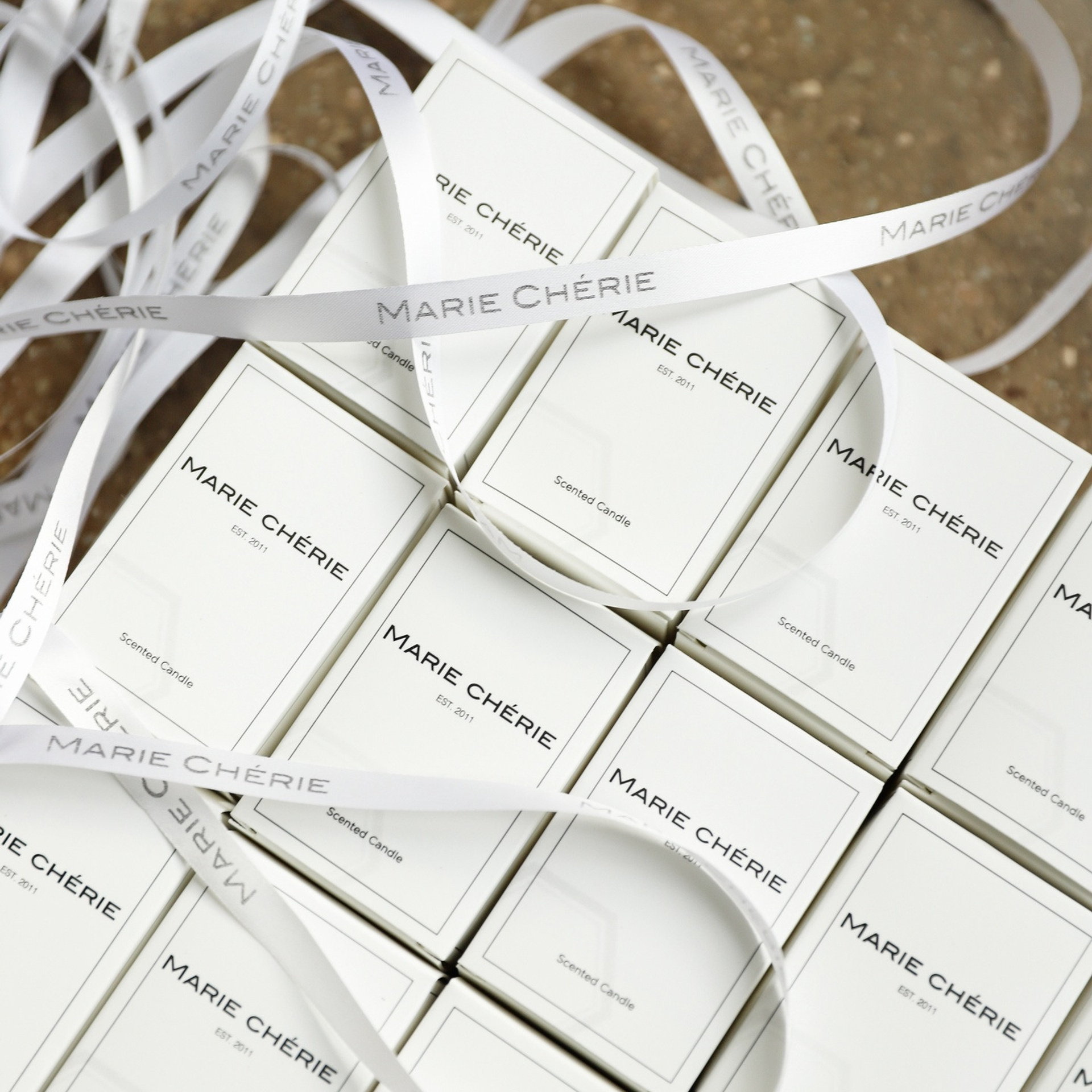 Свечи и спреи. ФОТОГРАФ ОКСАНА БРЭДШОУ