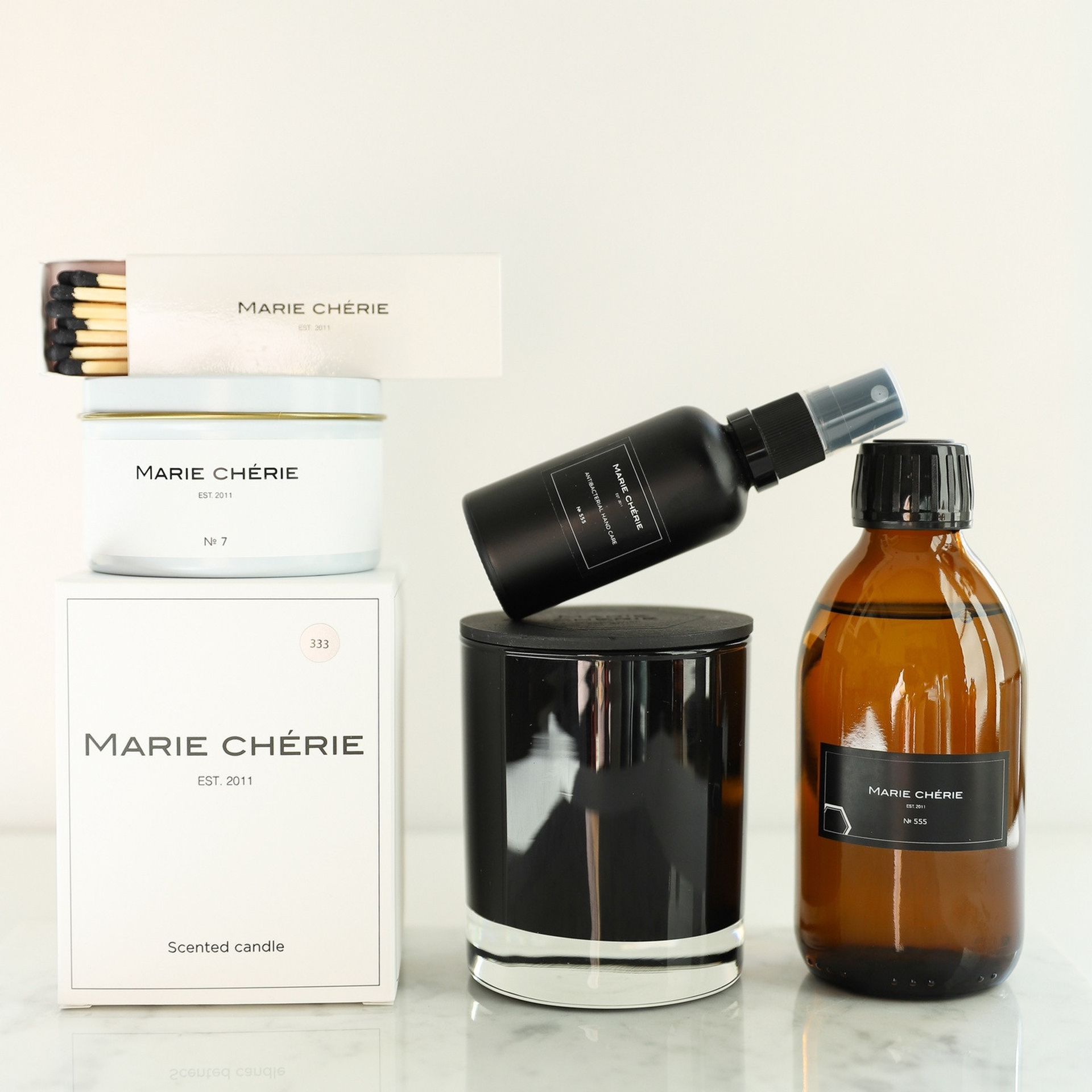 Свечи и спреи. ФОТОГРАФ ОКСАНА БРЭДШОУ