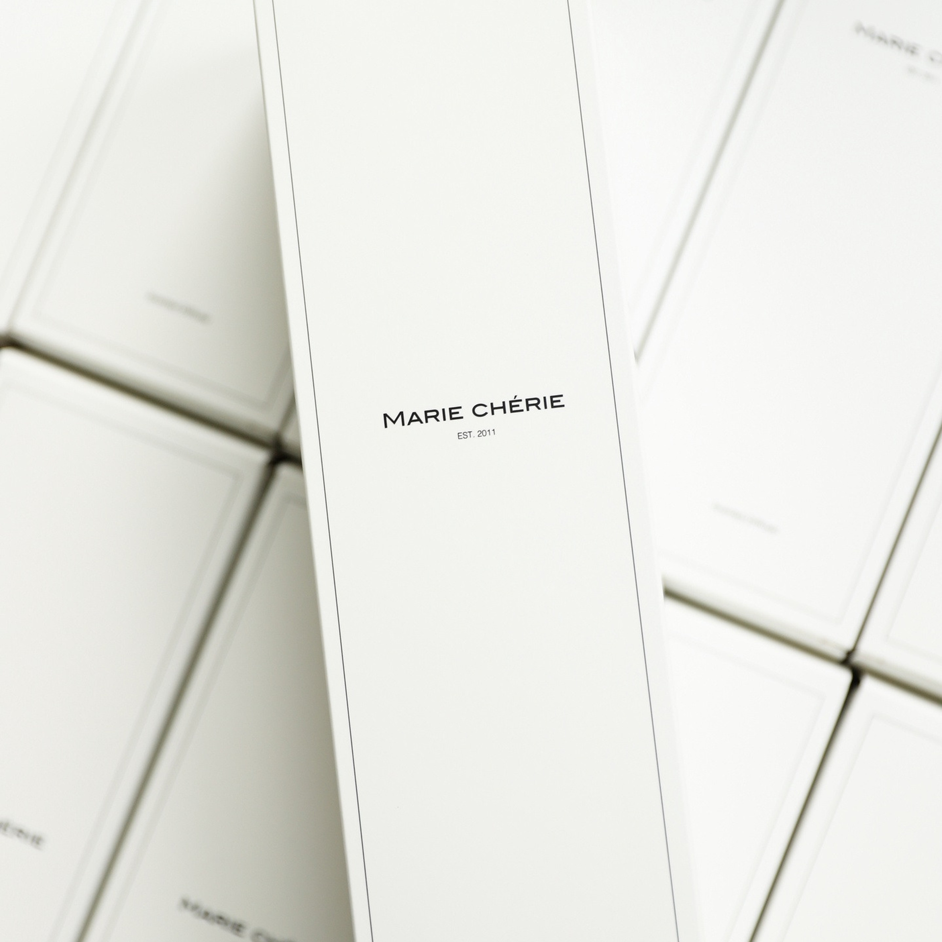 Свечи и спреи. ФОТОГРАФ ОКСАНА БРЭДШОУ