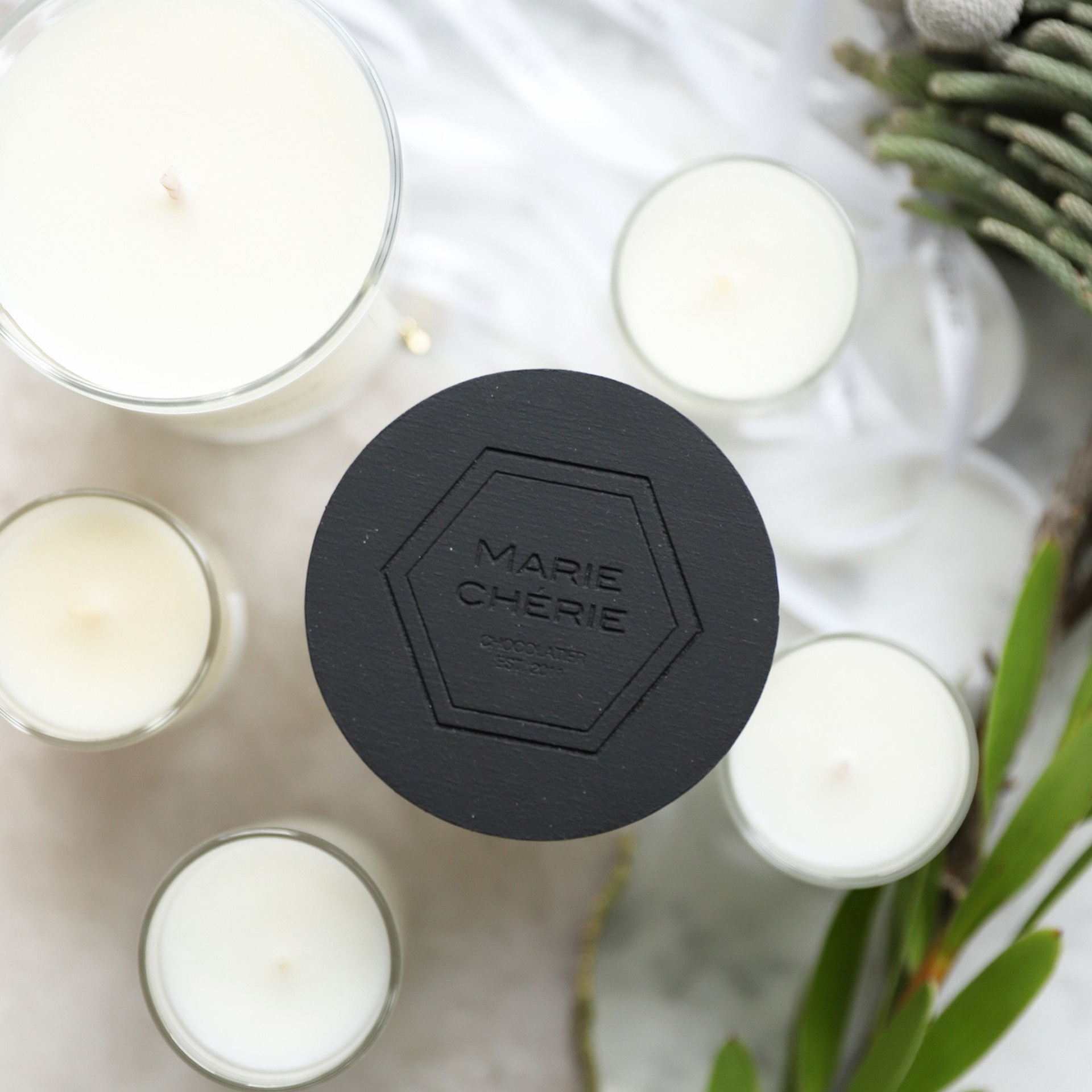 Свечи и спреи. ФОТОГРАФ ОКСАНА БРЭДШОУ