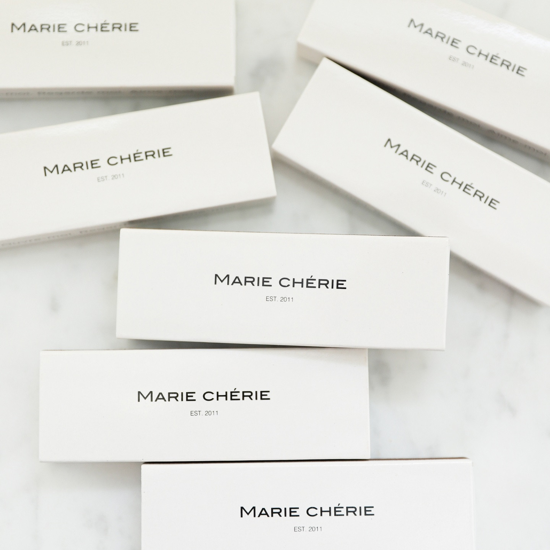 Свечи и спреи. ФОТОГРАФ ОКСАНА БРЭДШОУ