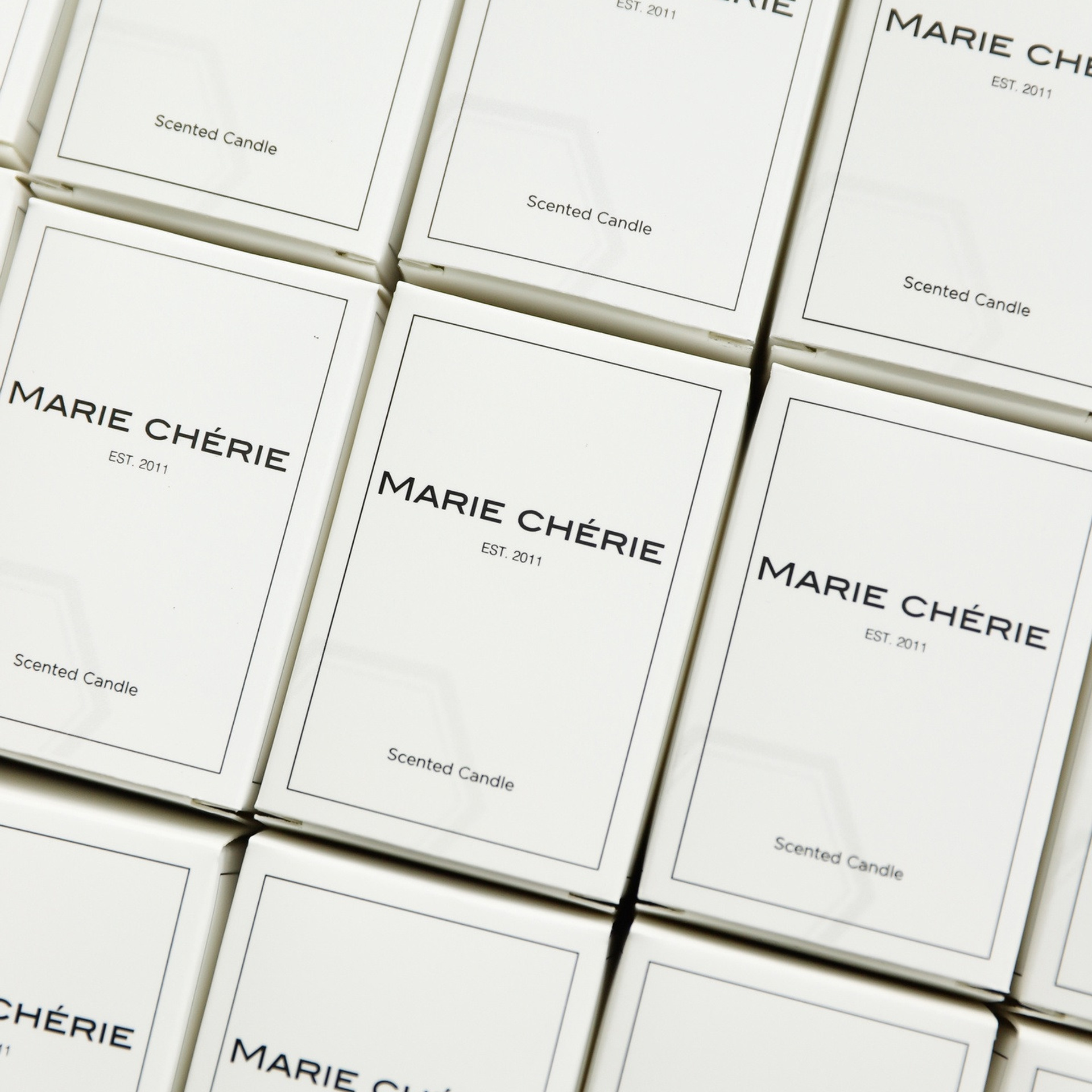 Свечи и спреи. ФОТОГРАФ ОКСАНА БРЭДШОУ