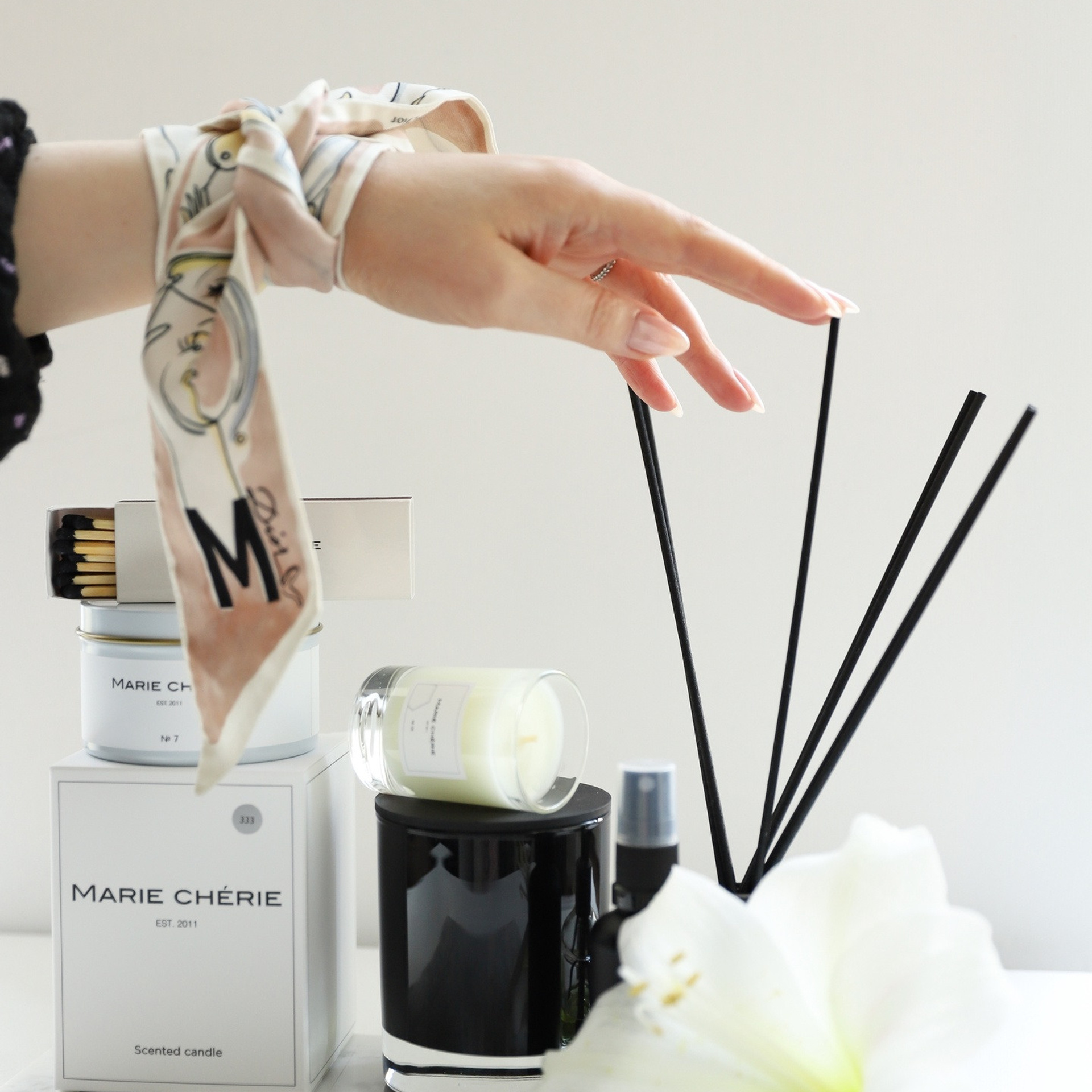 Свечи и спреи. ФОТОГРАФ ОКСАНА БРЭДШОУ