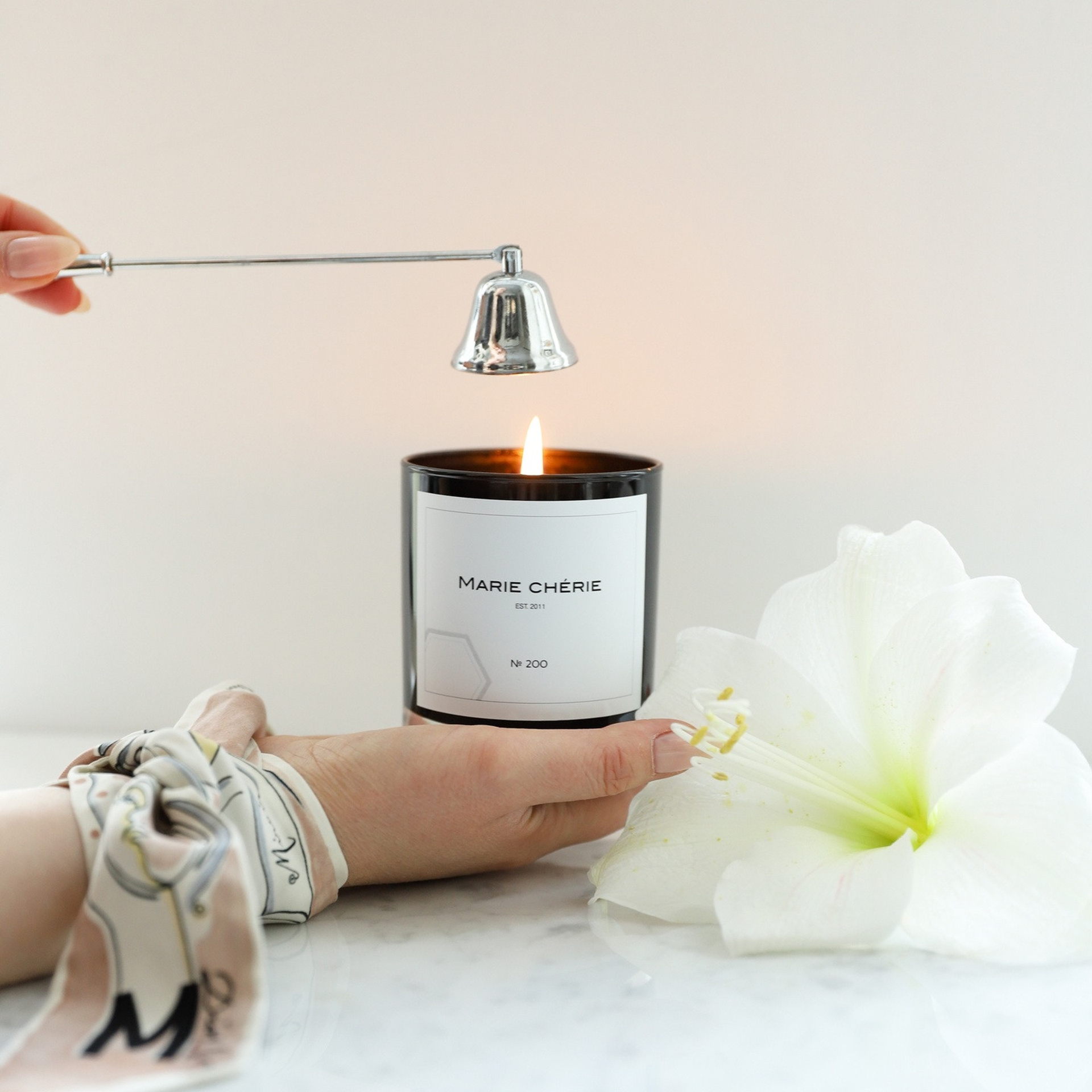 Свечи и спреи. ФОТОГРАФ ОКСАНА БРЭДШОУ