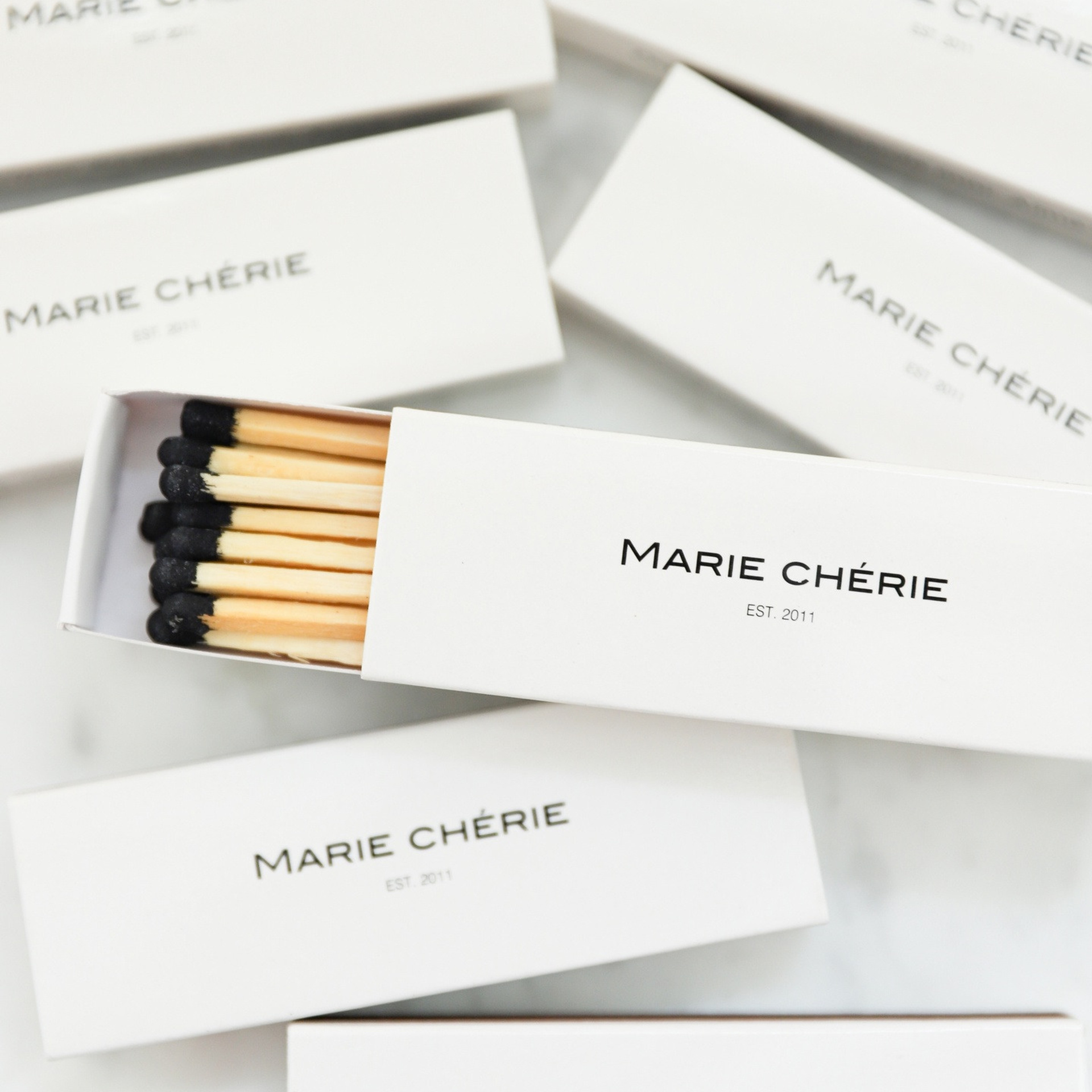 Свечи и спреи. ФОТОГРАФ ОКСАНА БРЭДШОУ