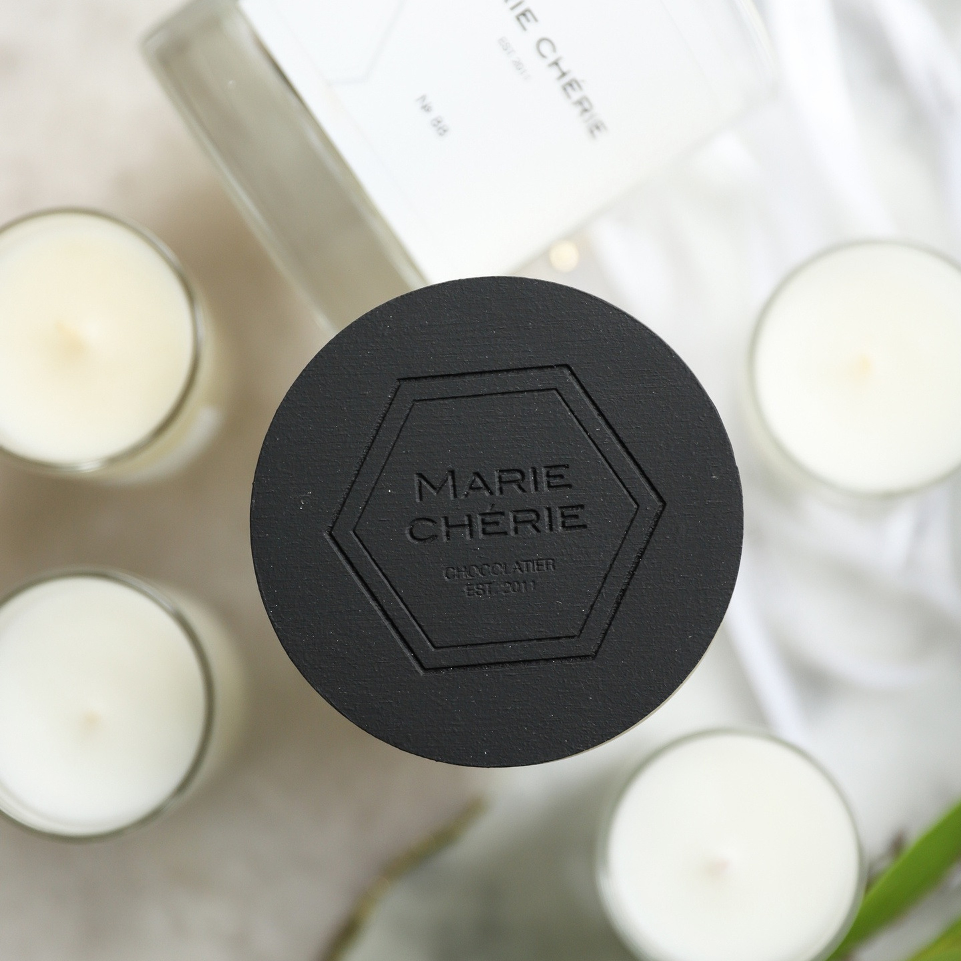 Свечи и спреи. ФОТОГРАФ ОКСАНА БРЭДШОУ