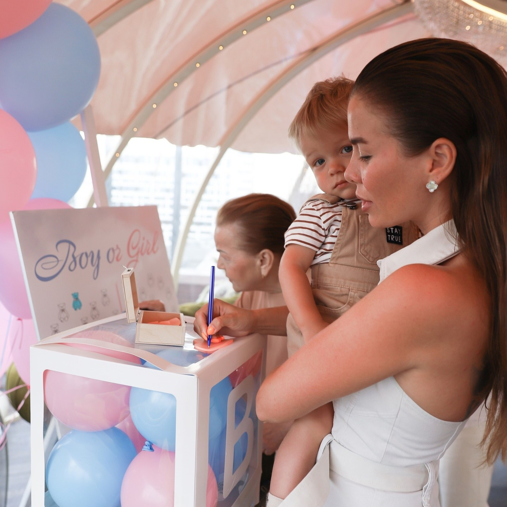 Дом 2: Юлия Ефременкова — Гендер пати в 2022 году. ФОТОГРАФ ОКСАНА БРЭДШОУ