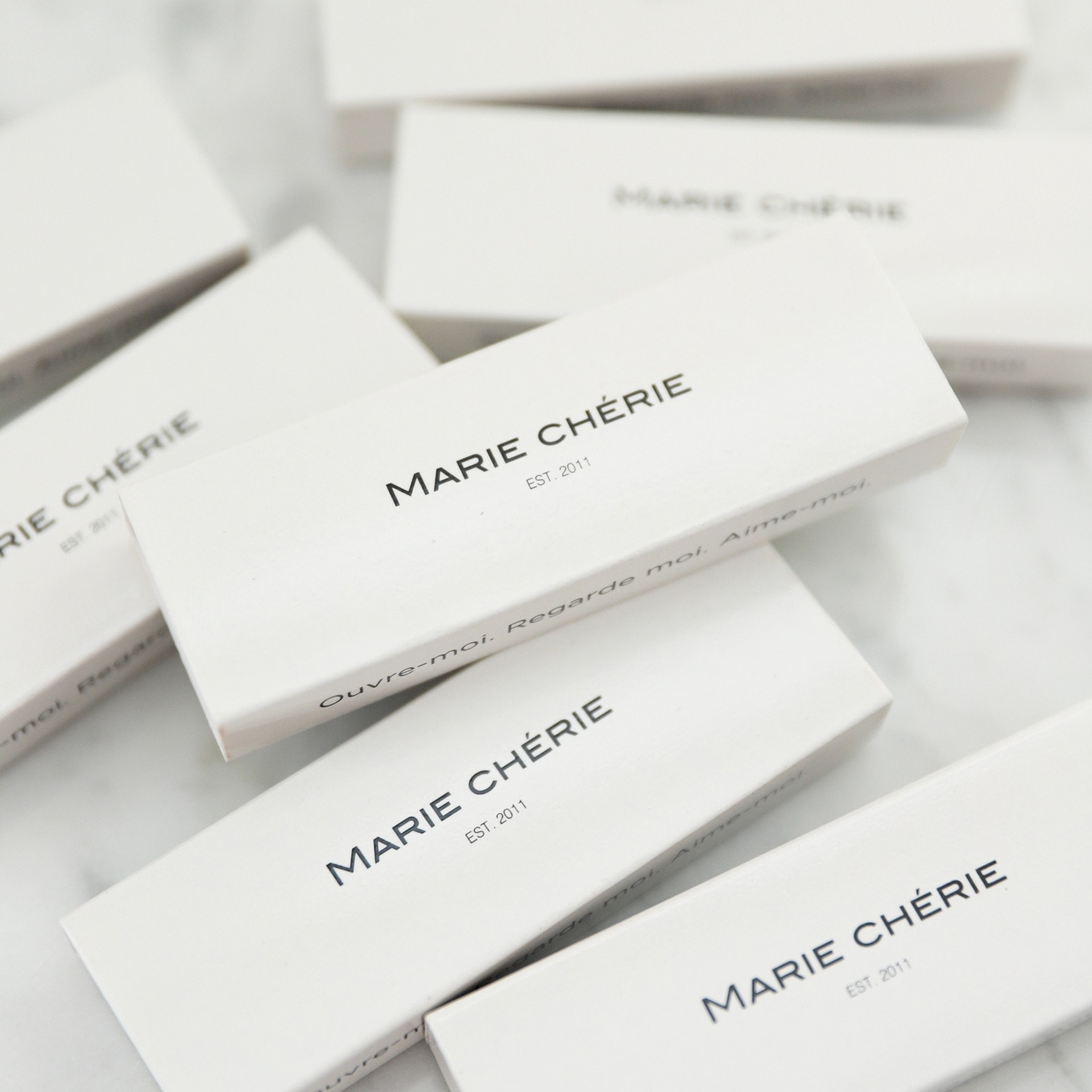 Свечи и спреи. ФОТОГРАФ ОКСАНА БРЭДШОУ