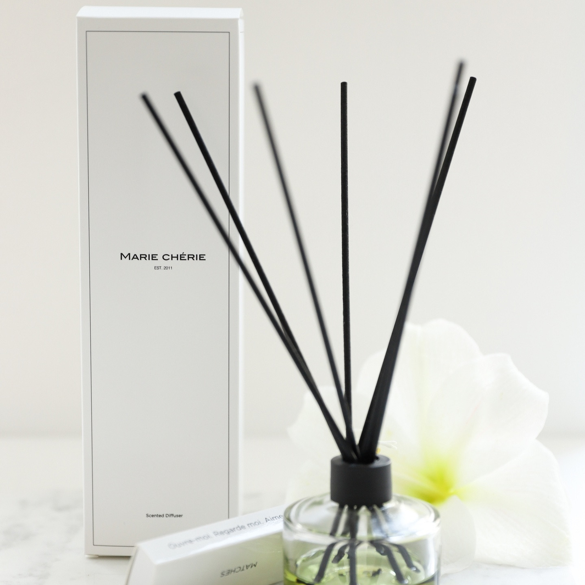 Свечи и спреи. ФОТОГРАФ ОКСАНА БРЭДШОУ