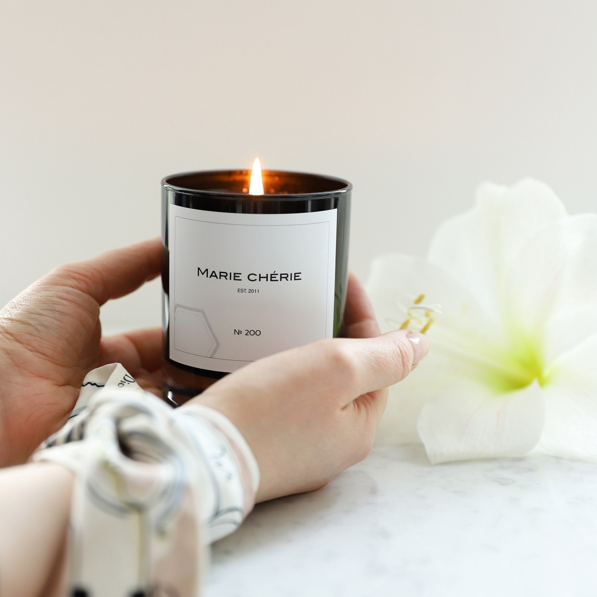 Свечи и спреи. ФОТОГРАФ ОКСАНА БРЭДШОУ