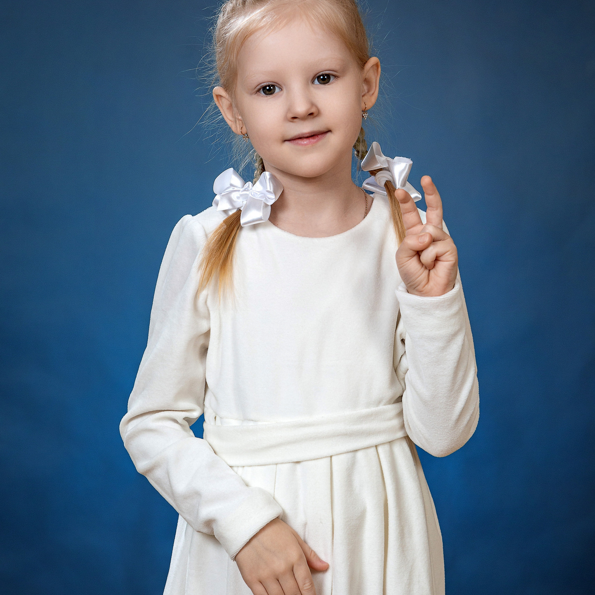 Фотограф Сергей Герасимов отзывы. Выпускные альбомы. Школьный и детский фотограф в Гатчине